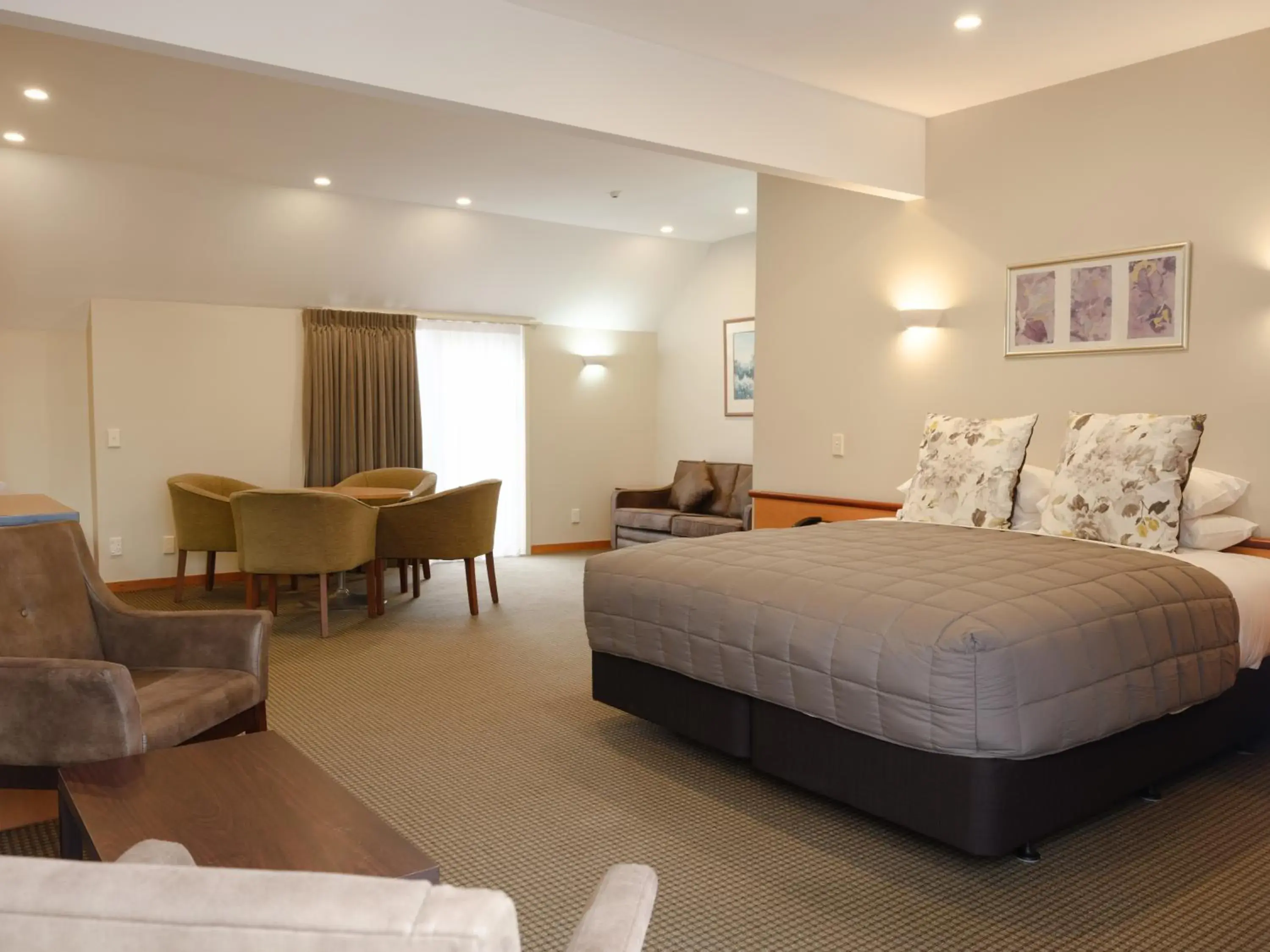 Photo of the whole room, Bed in Dunedin Leisure Lodge - Distinction Photo of the whole room, Bed in Dunedin Leisure Lodge - Distinction