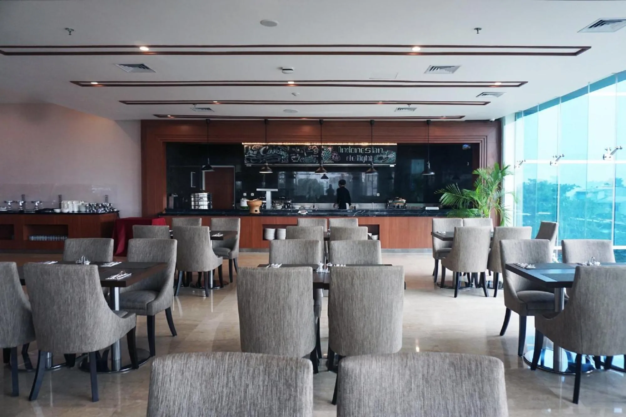 Restaurant/places to eat in Avenzel Hotel & Convention Cibubur