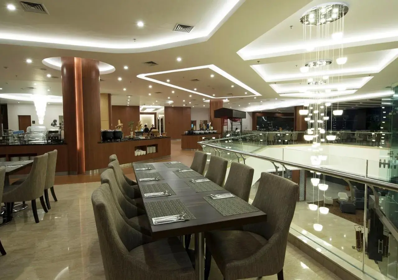 Restaurant/places to eat in Avenzel Hotel & Convention Cibubur Restaurant/places to eat in Avenzel Hotel & Convention Cibubur