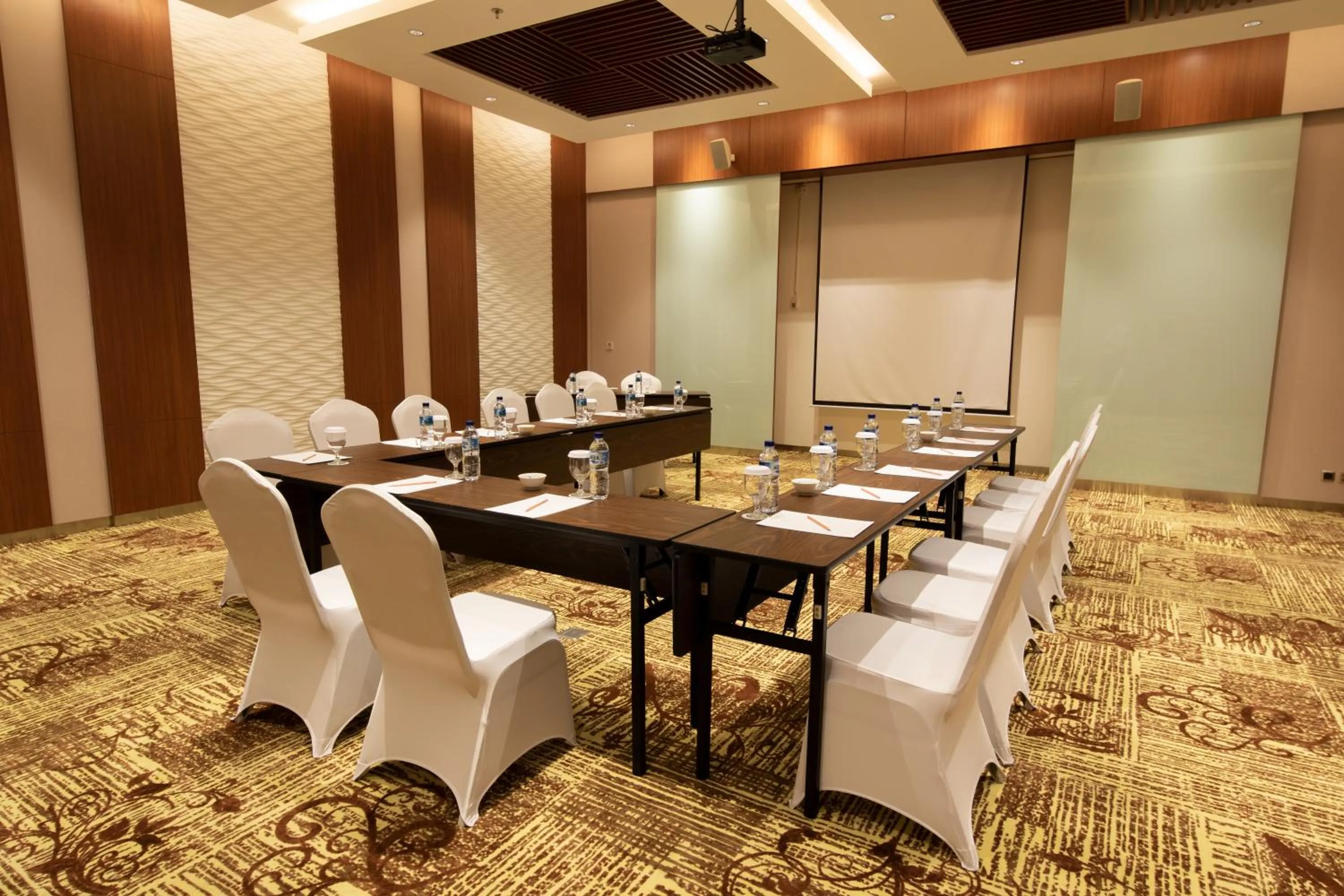 Meeting/conference room in Avenzel Hotel & Convention Cibubur