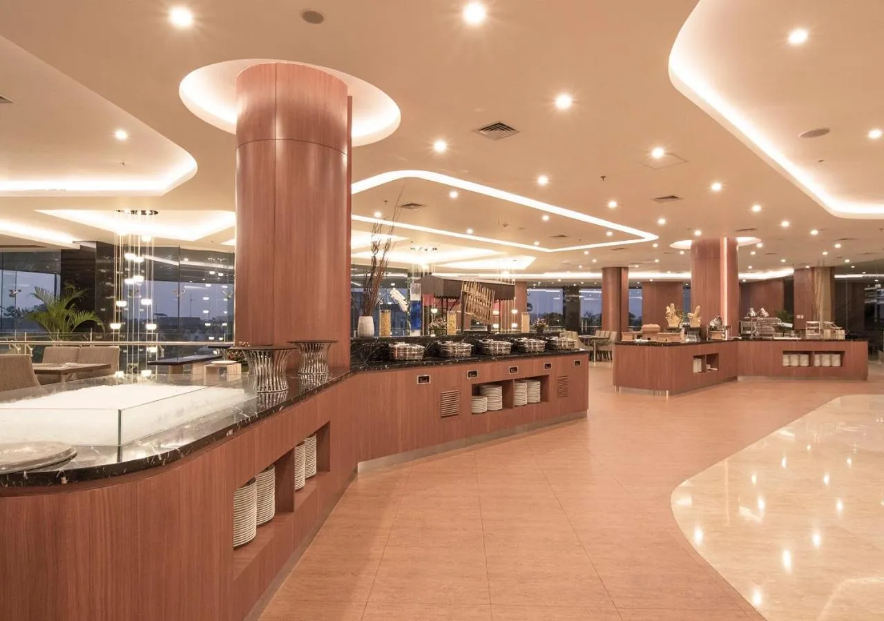 Restaurant/places to eat in Avenzel Hotel & Convention Cibubur