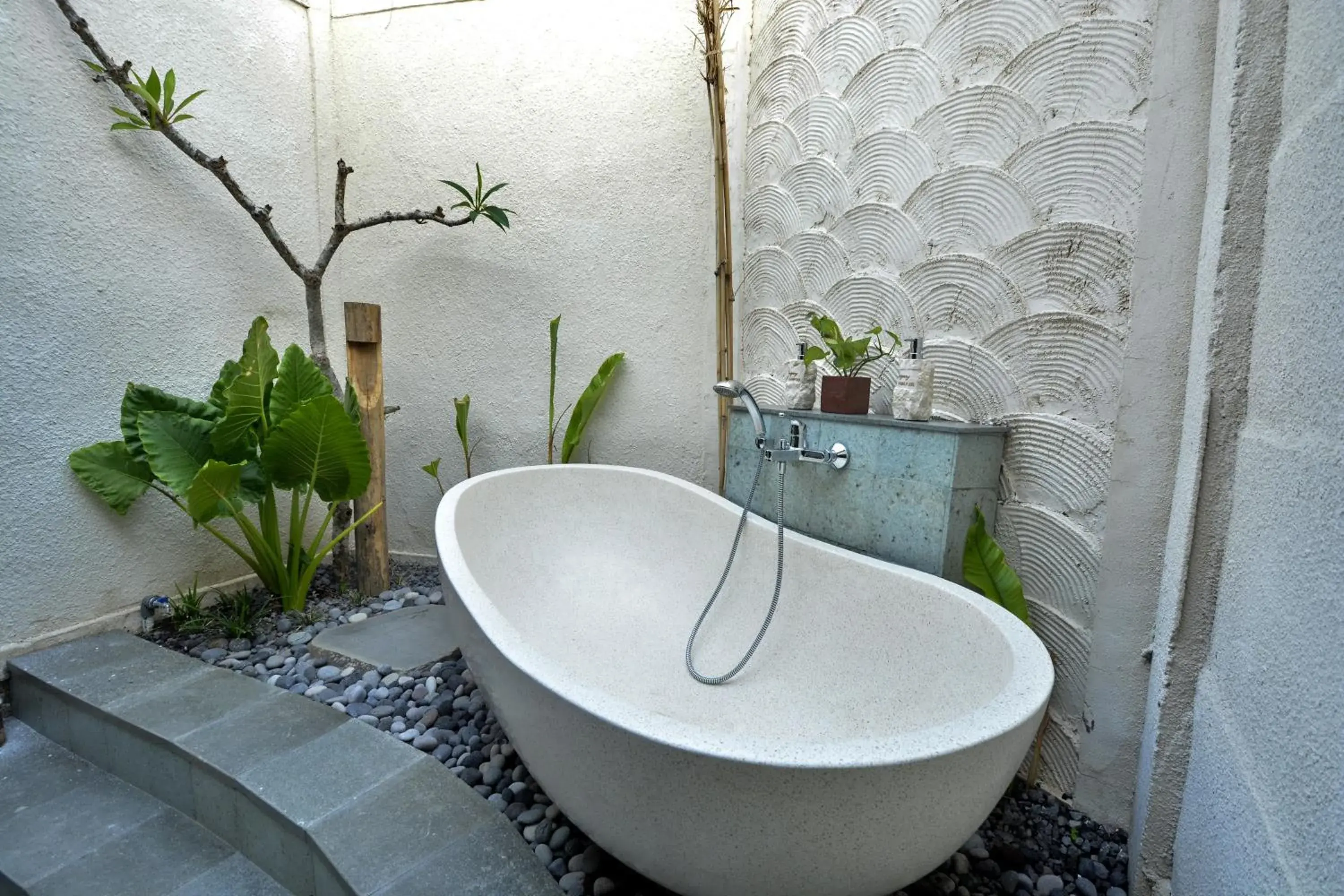 Deluxe Double Room with Bath in Kompyang Cottage Deluxe Double Room with Bath in Kompyang Cottage