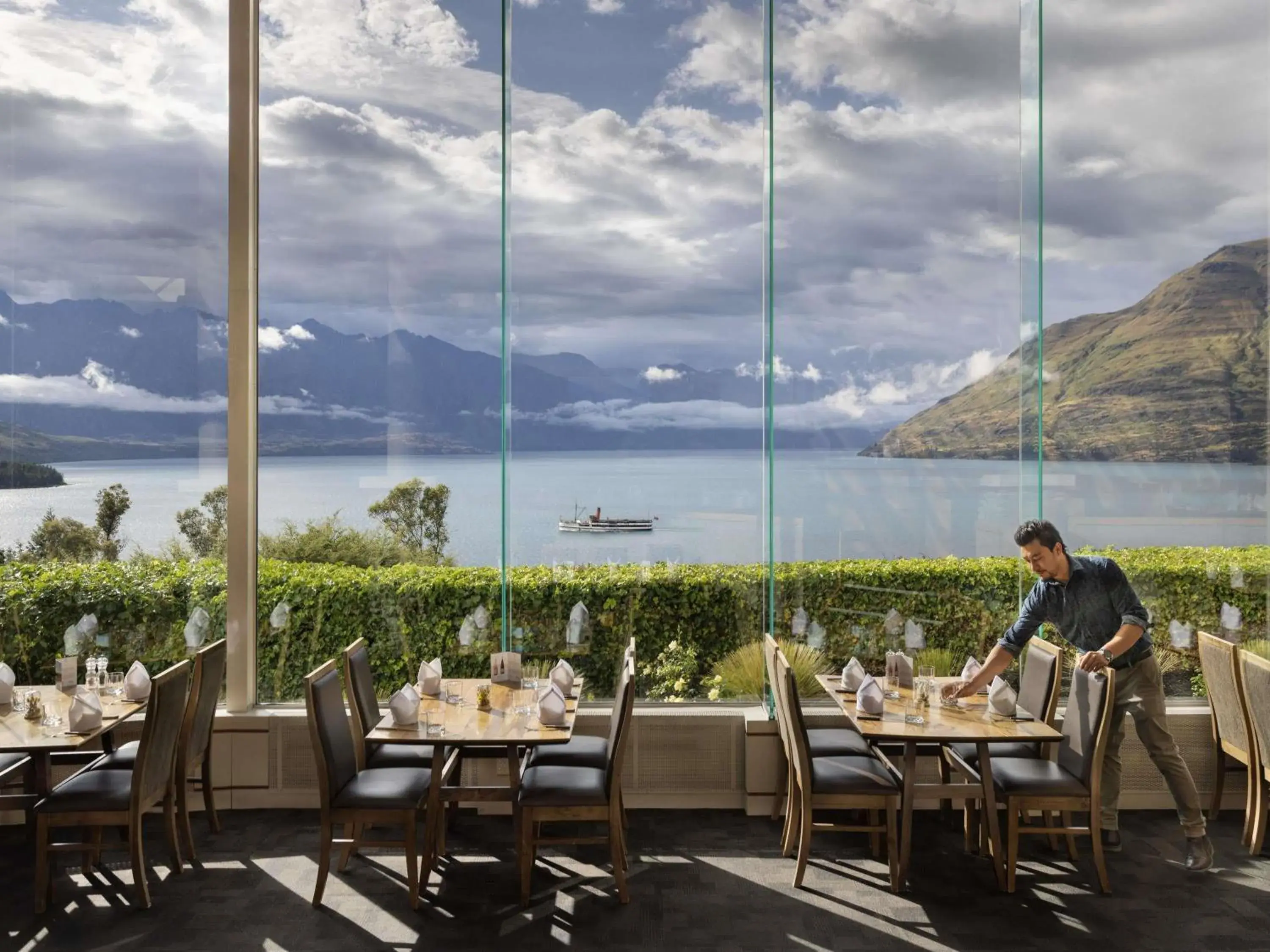 Restaurant/places to eat in Mercure Queenstown Resort Restaurant/places to eat in Mercure Queenstown Resort