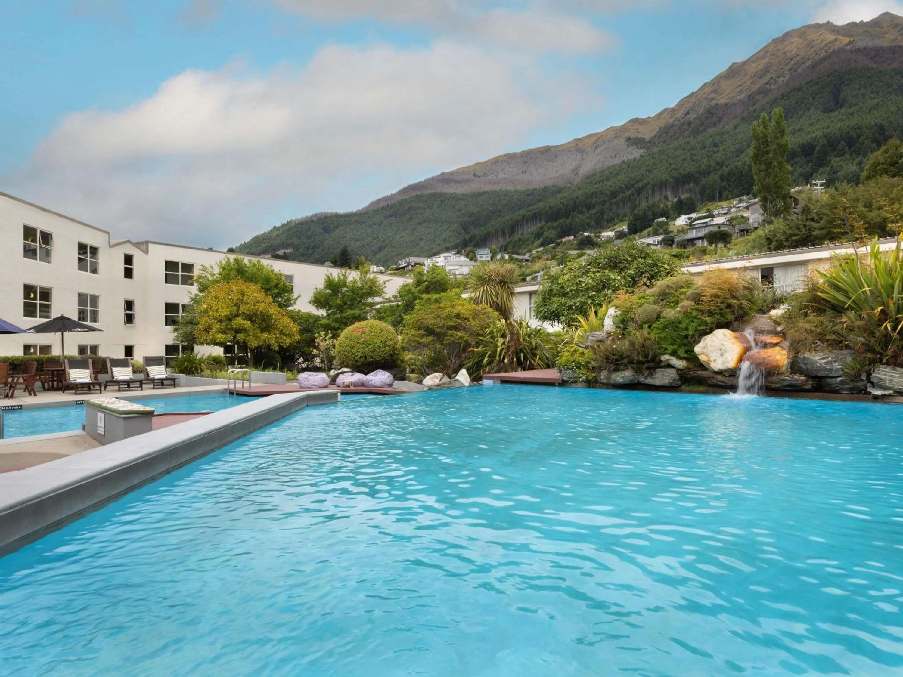 Pool view in Mercure Queenstown Resort