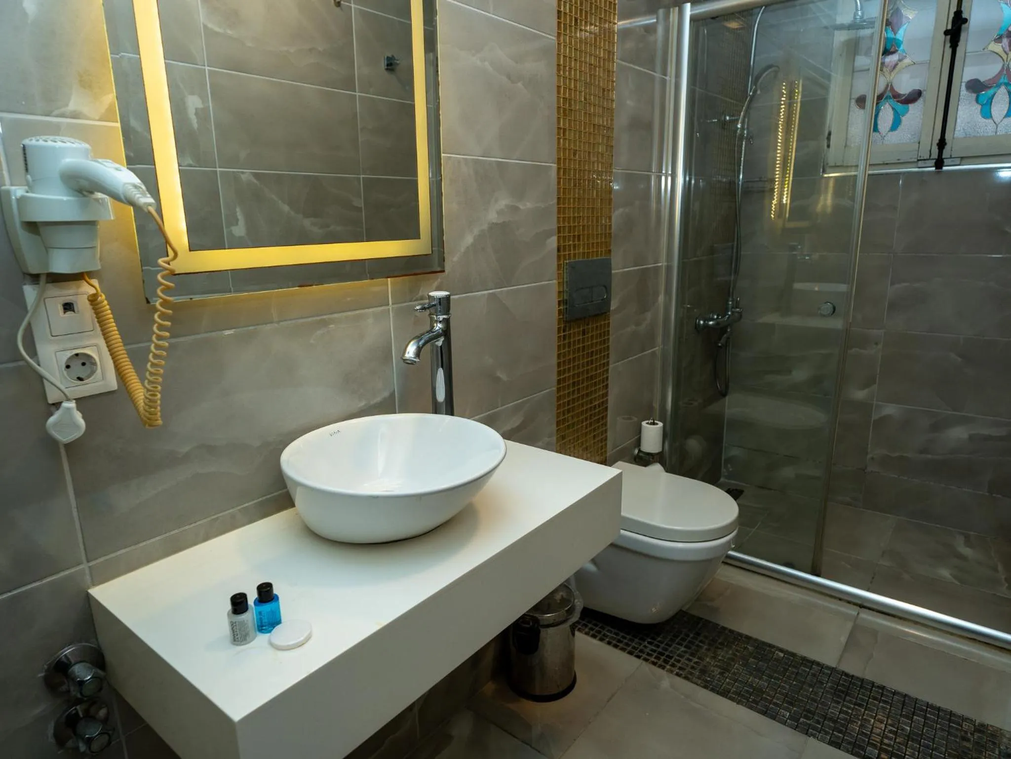 Shower in Best Pasaport Pier Otel Kadıköy