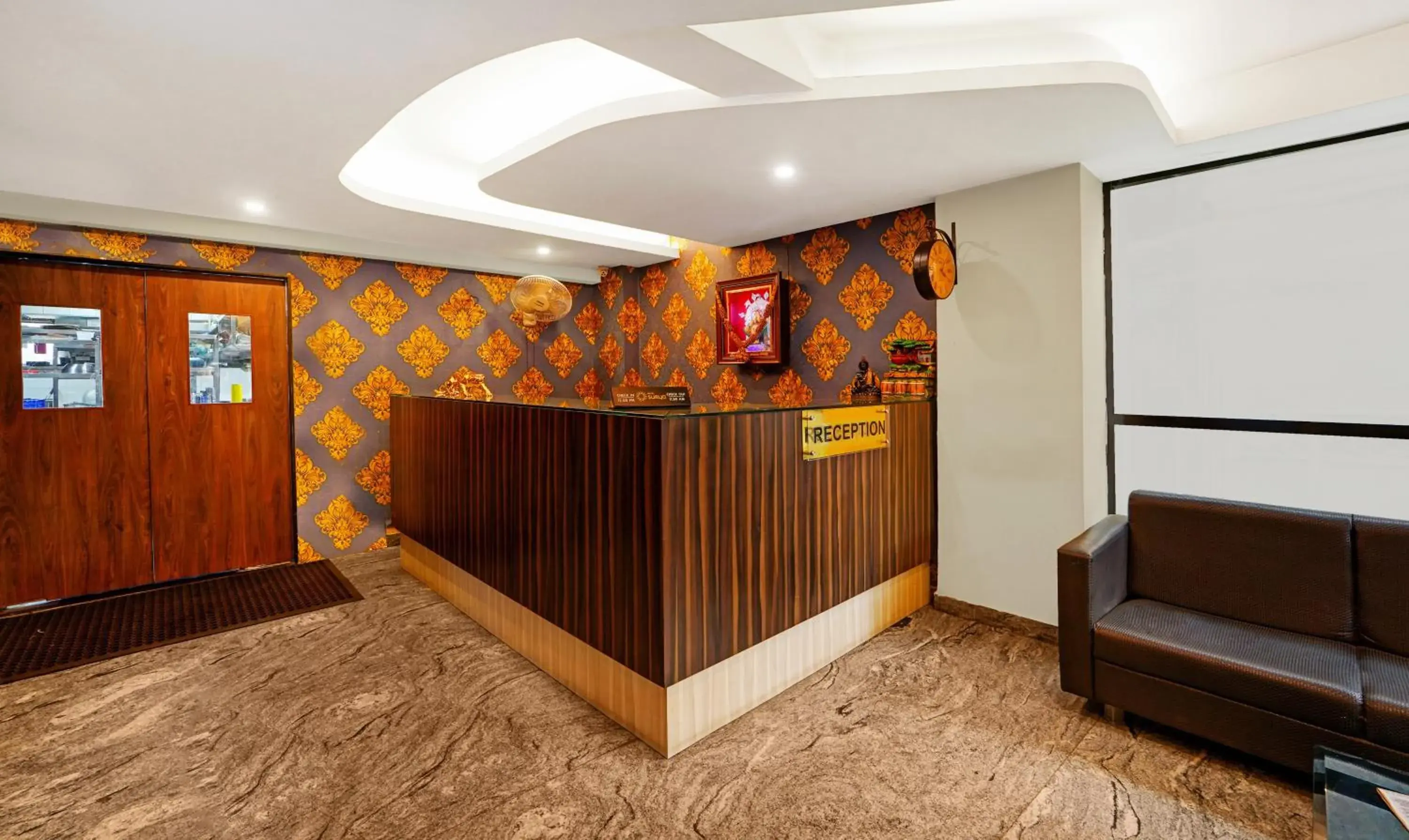 Lobby or reception in Treebo Surya Comforts, 200 Mtrs From Kolhapur Railway Station Lobby or reception in Treebo Surya Comforts, 200 Mtrs From Kolhapur Railway Station