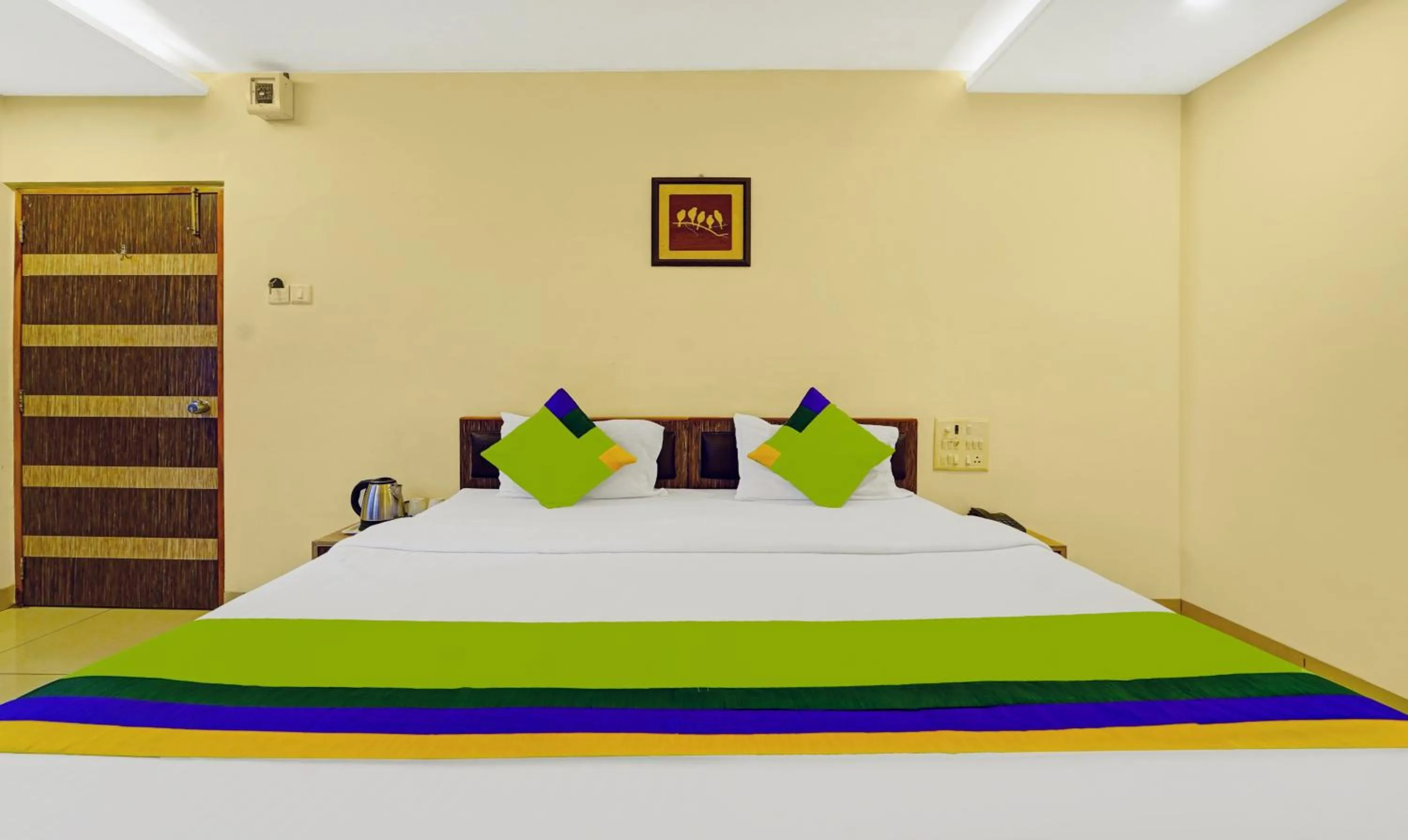 Bedroom, Bed in Treebo Surya Comforts, 200 Mtrs From Kolhapur Railway Station