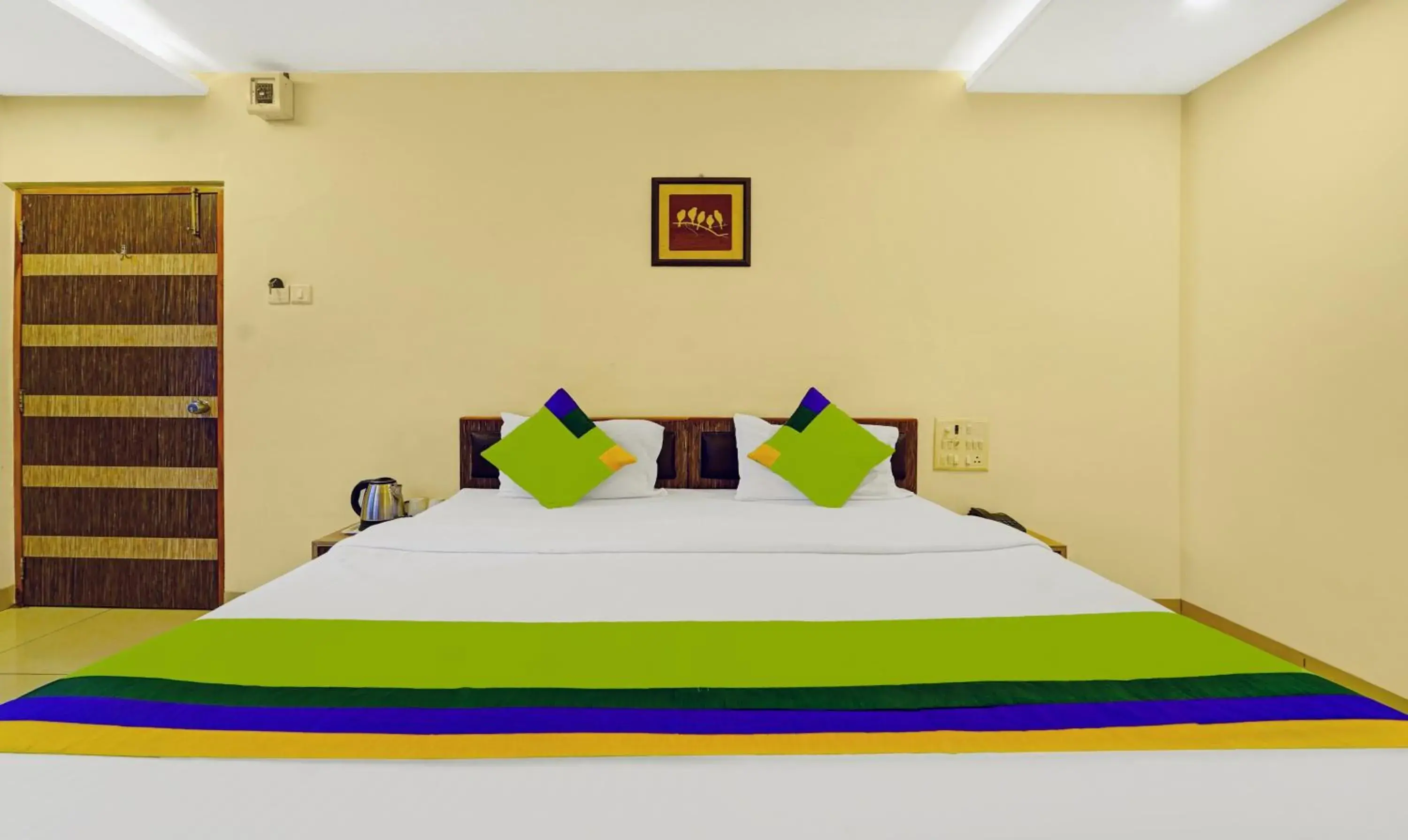 Bedroom, Bed in Treebo Surya Comforts, 200 Mtrs From Kolhapur Railway Station Bedroom, Bed in Treebo Surya Comforts, 200 Mtrs From Kolhapur Railway Station