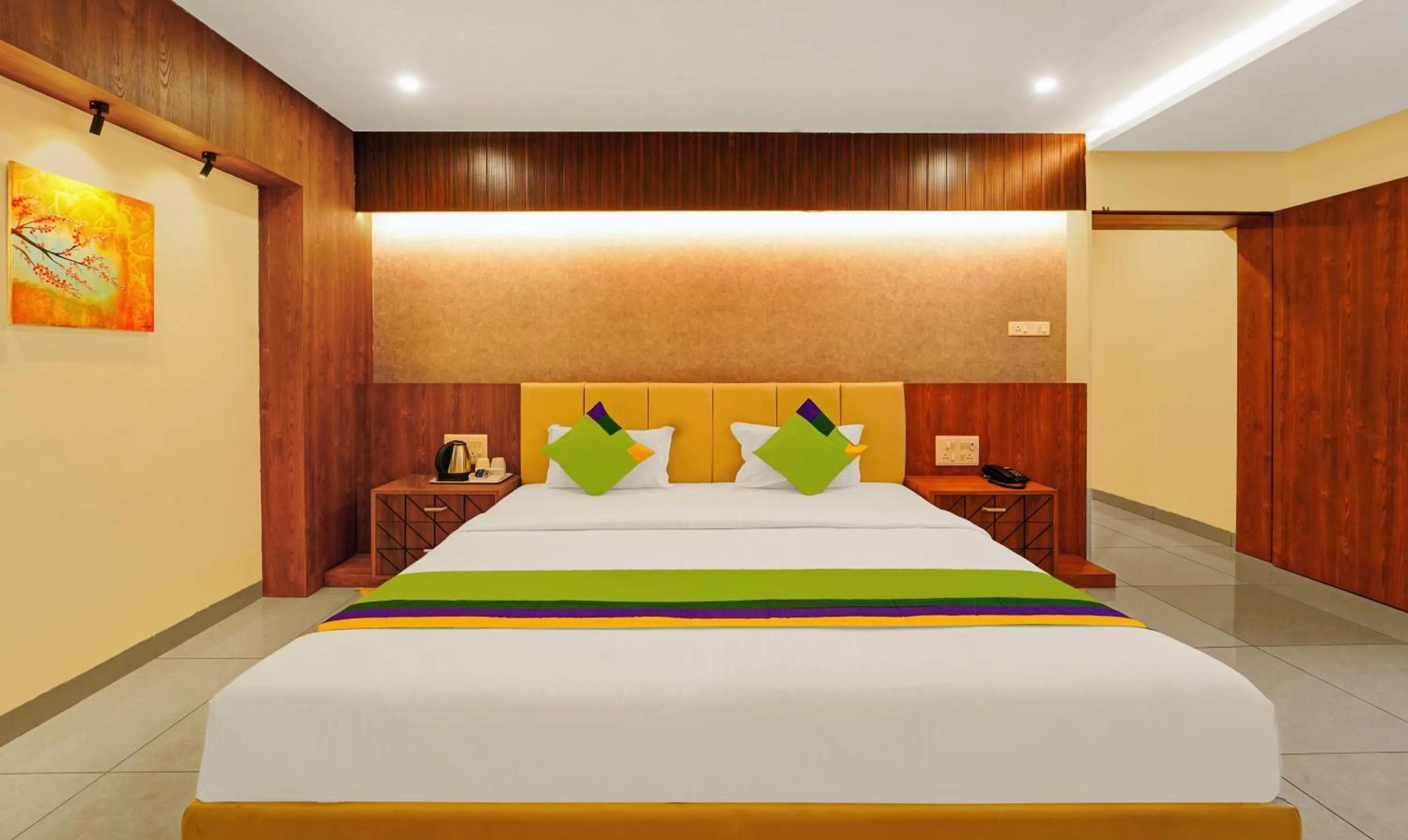 Bedroom, Bed in Treebo Surya Comforts, 200 Mtrs From Kolhapur Railway Station
