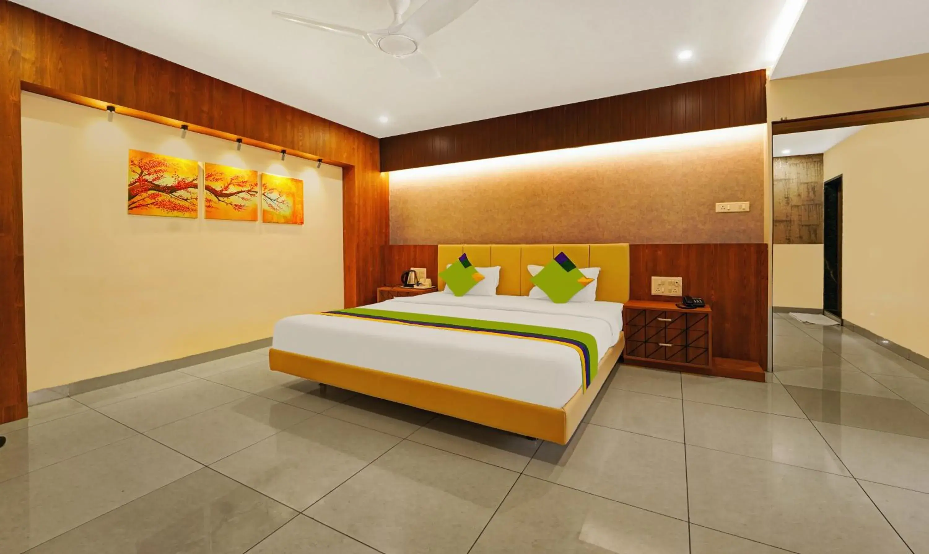 Bedroom, Bed in Treebo Surya Comforts, 200 Mtrs From Kolhapur Railway Station Bedroom, Bed in Treebo Surya Comforts, 200 Mtrs From Kolhapur Railway Station