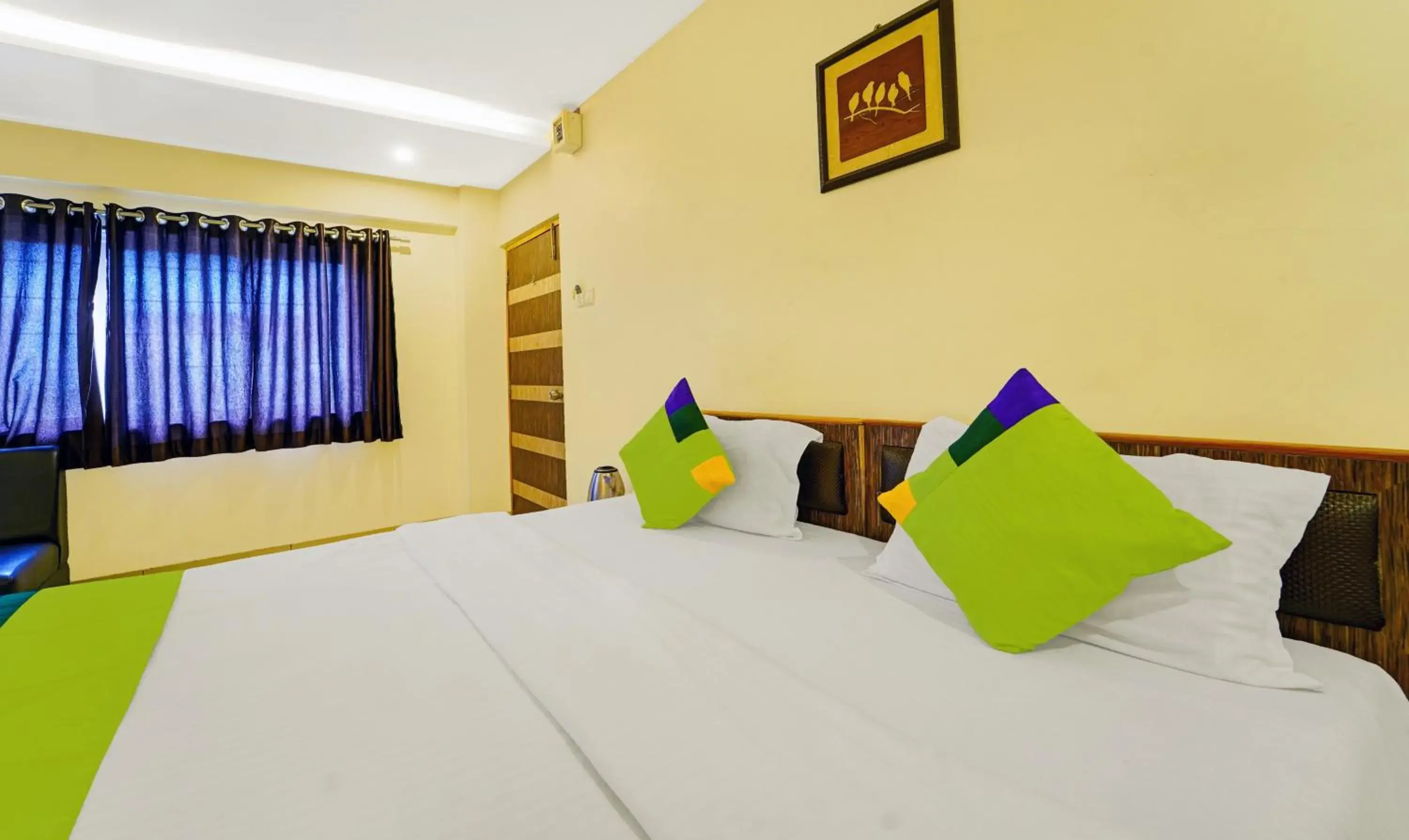 Bedroom, Bed in Treebo Surya Comforts, 200 Mtrs From Kolhapur Railway Station Bedroom, Bed in Treebo Surya Comforts, 200 Mtrs From Kolhapur Railway Station