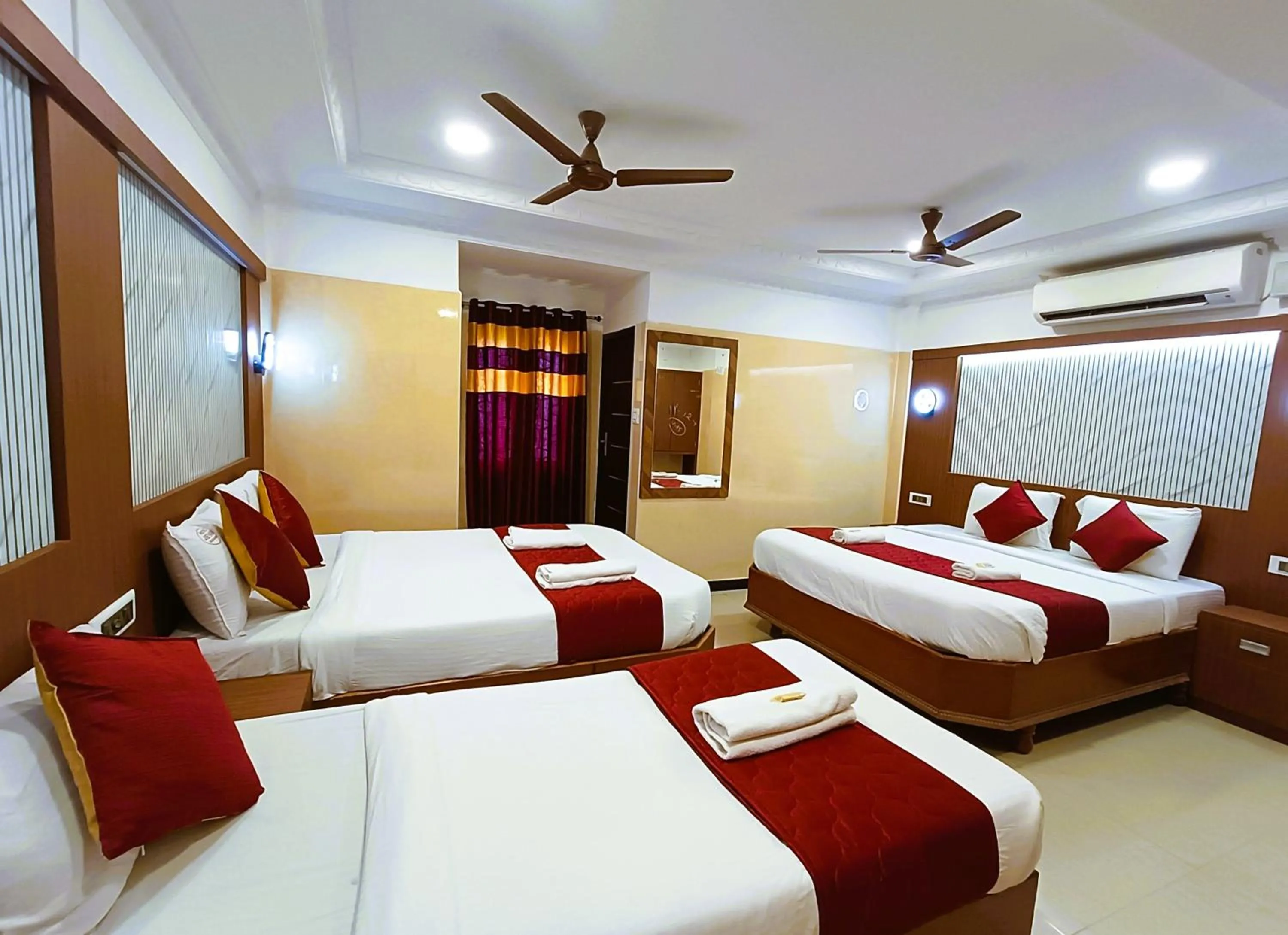Photo of the whole room, Bed in Hotel Jeyam