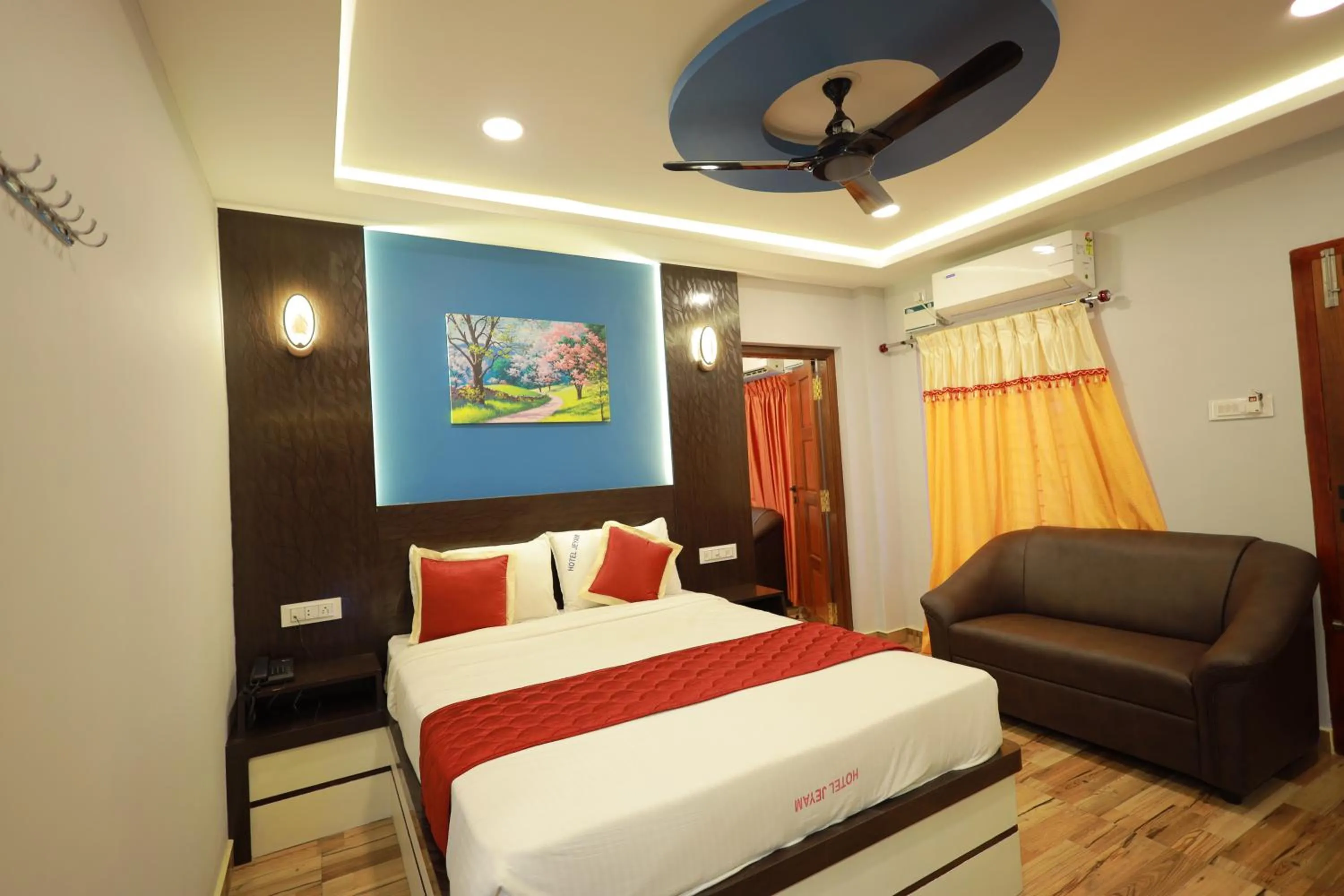Bed in Hotel Jeyam