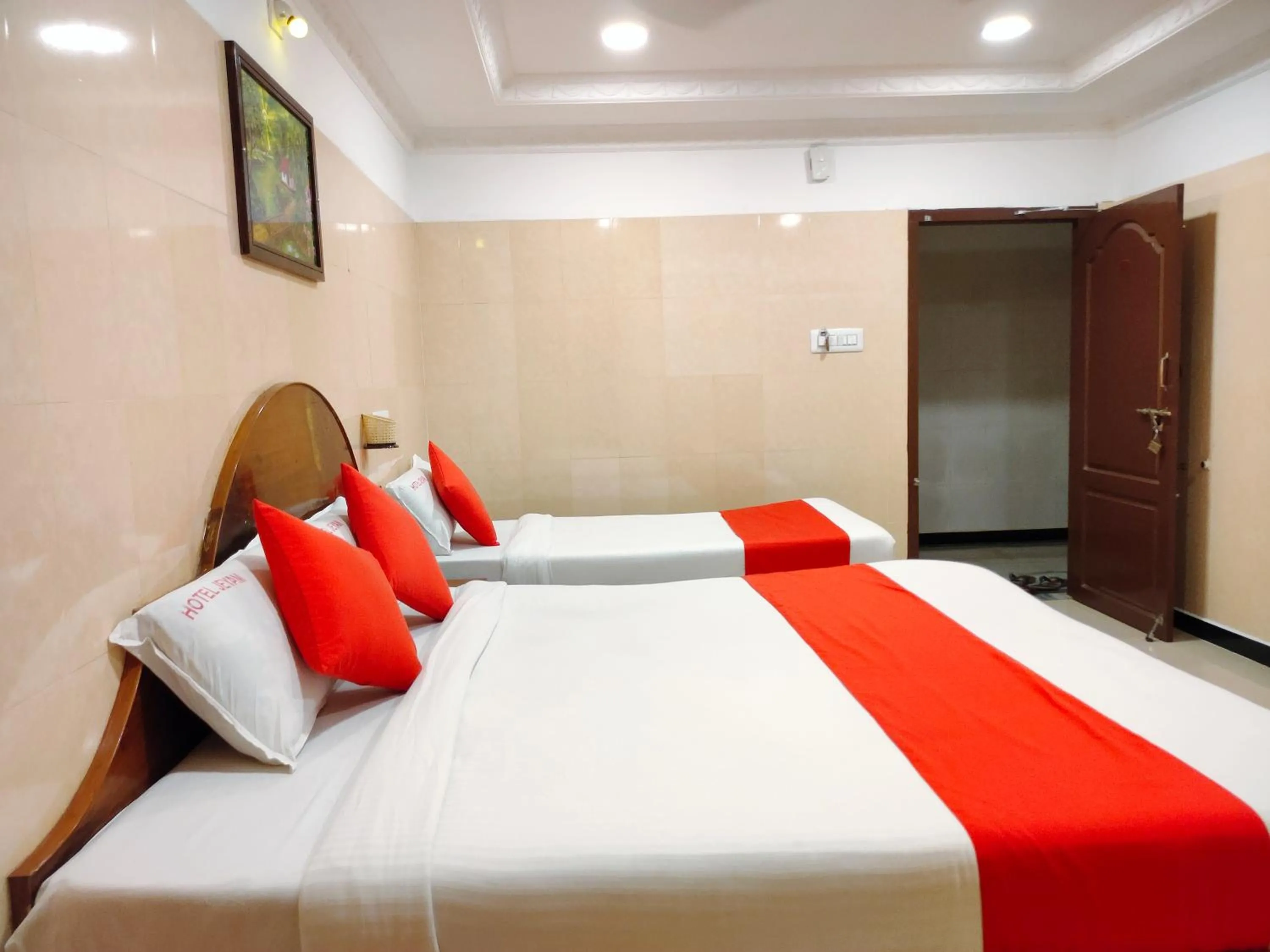 Bed in Hotel Jeyam