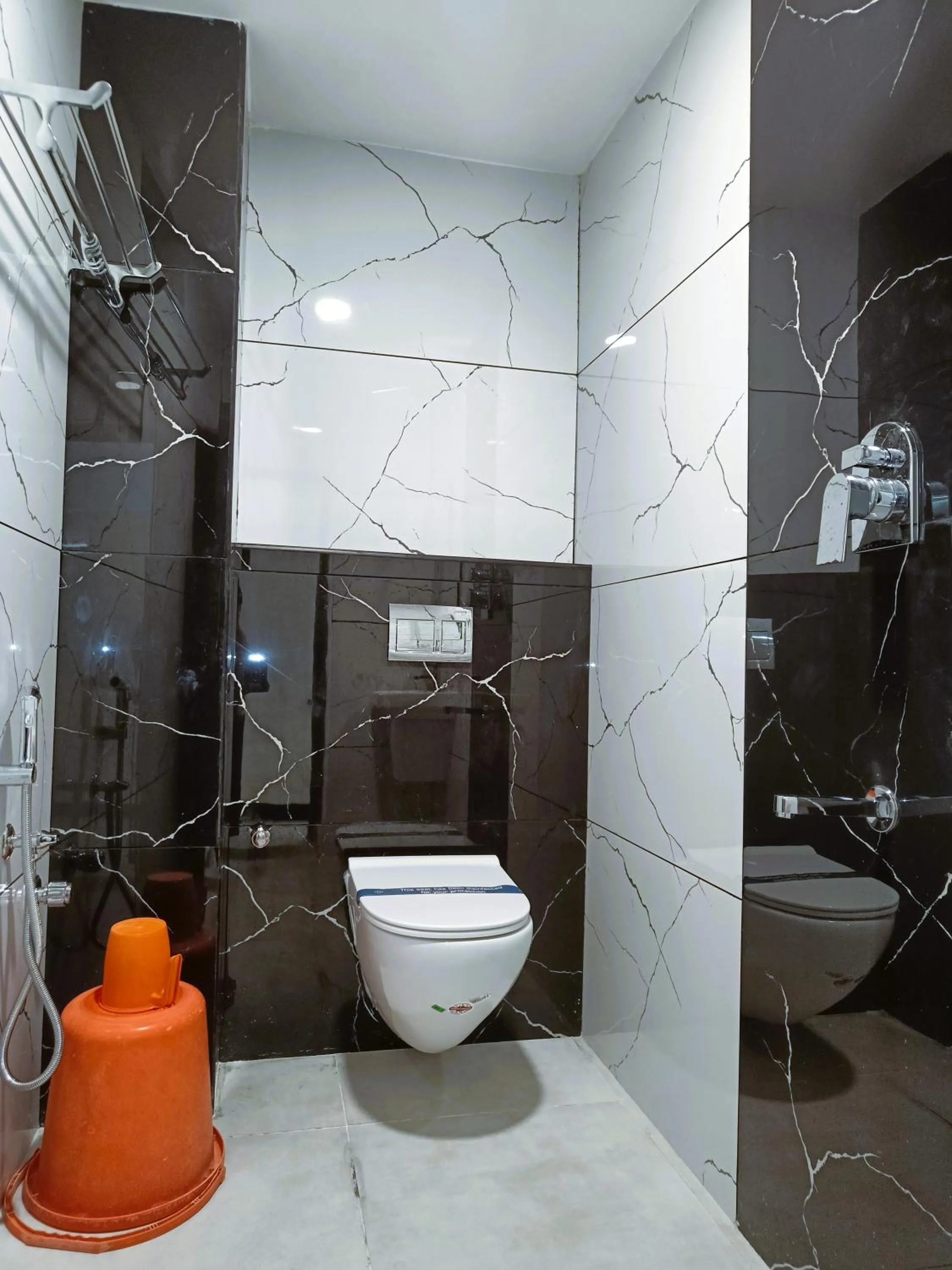 Bathroom in Hotel Jeyam