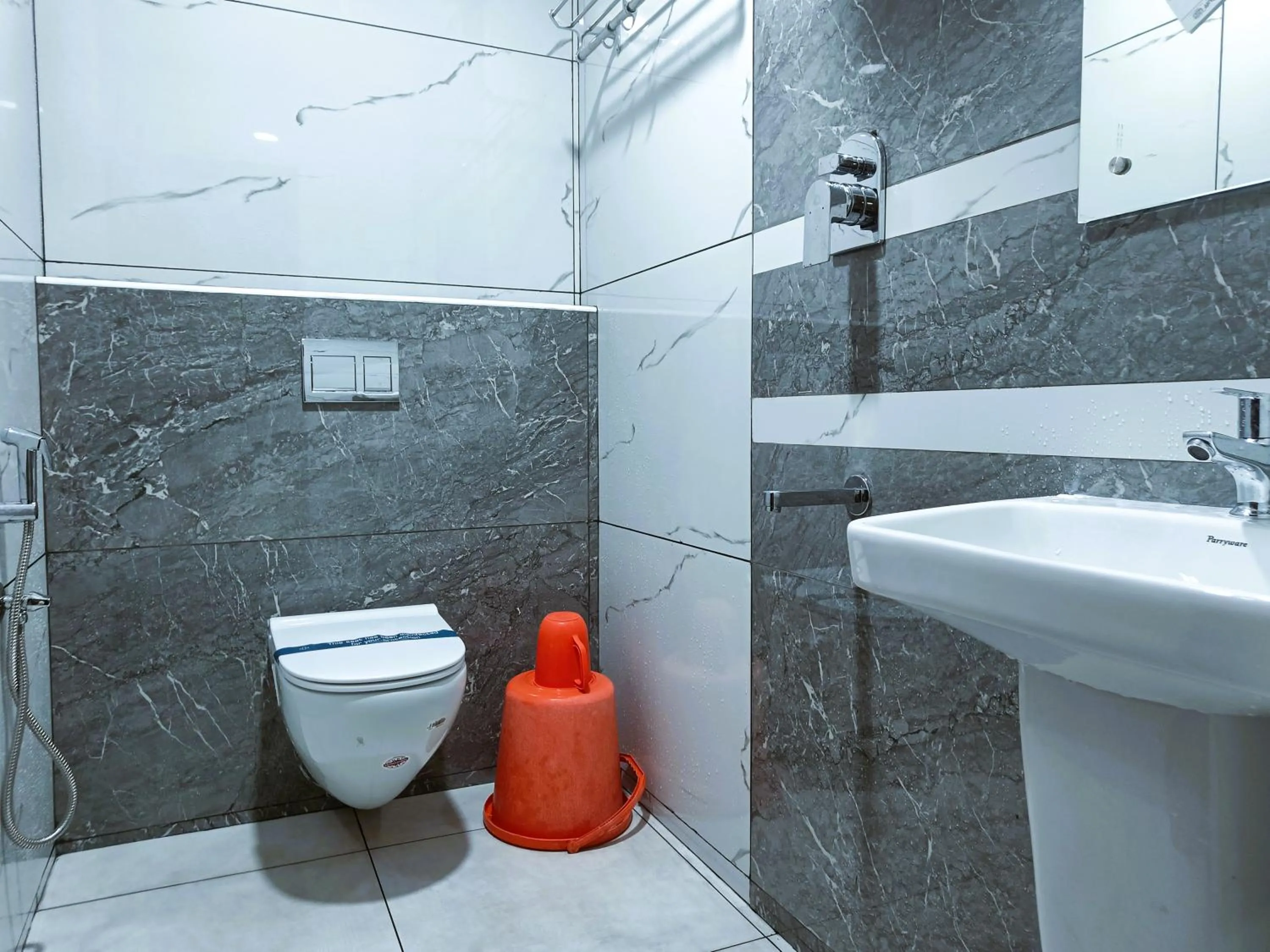 Bathroom in Hotel Jeyam