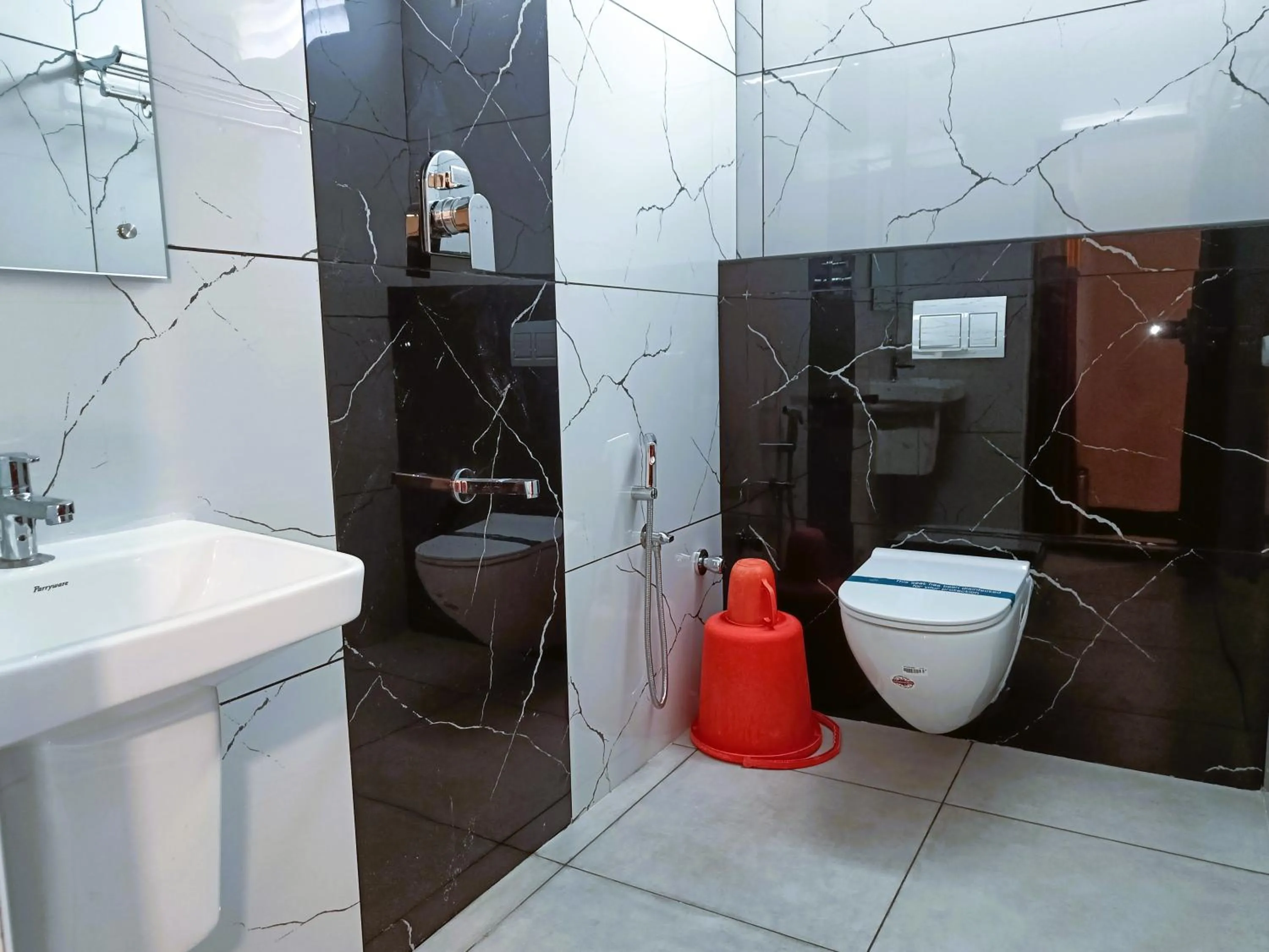 Bathroom in Hotel Jeyam