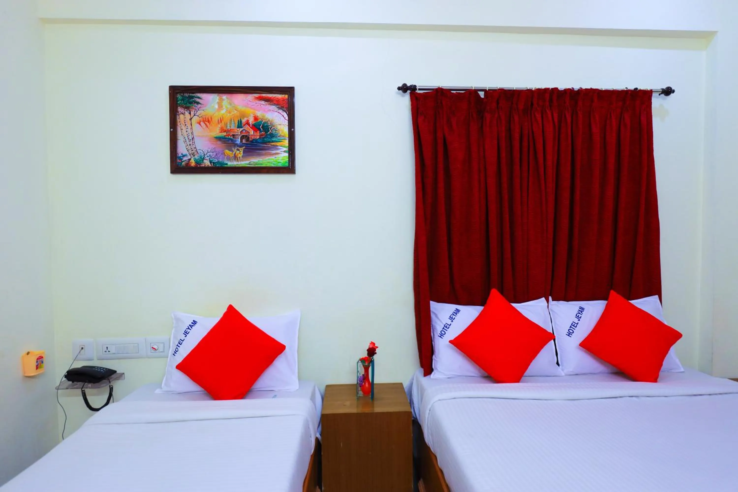 Bed in Hotel Jeyam
