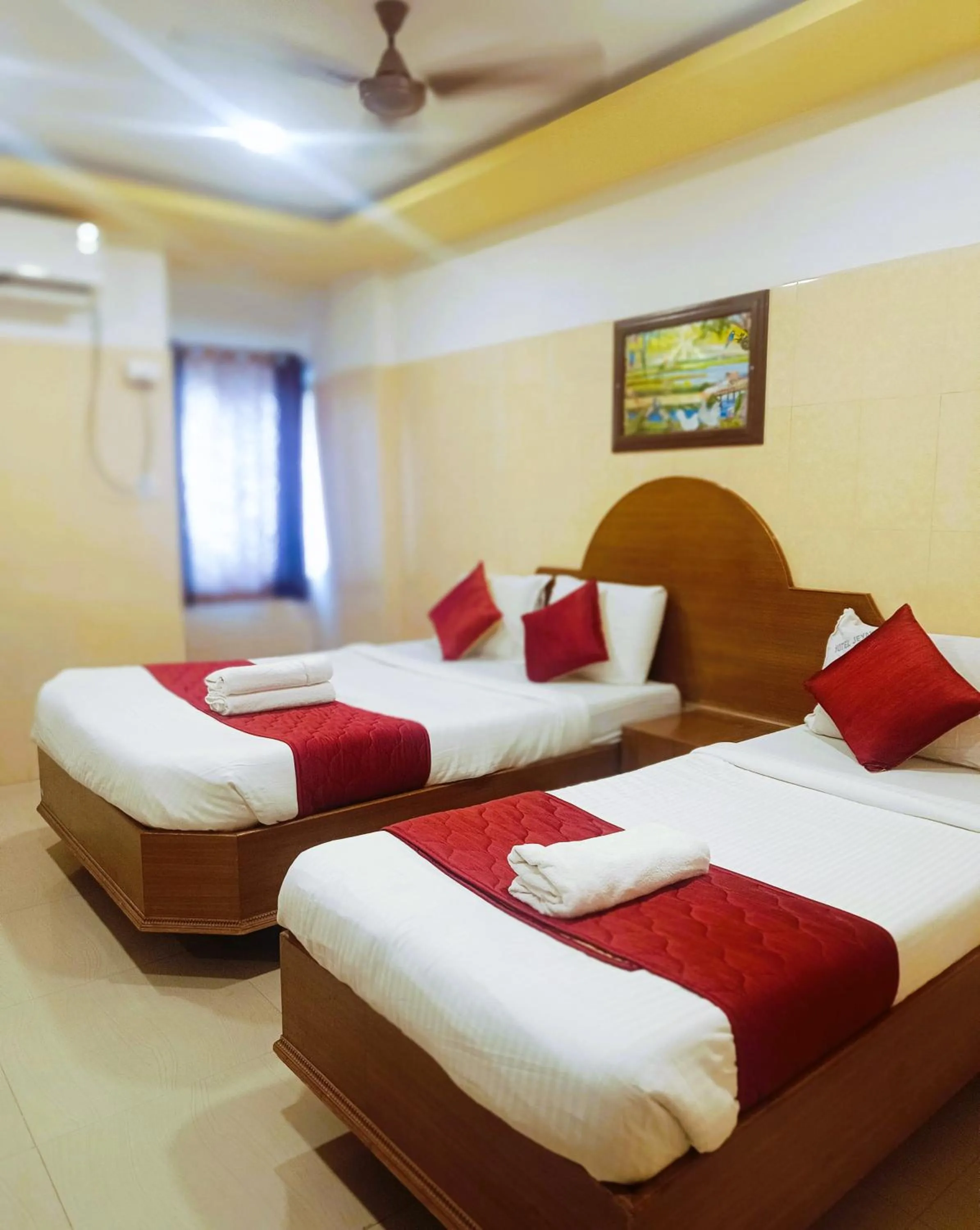 Photo of the whole room, Bed in Hotel Jeyam