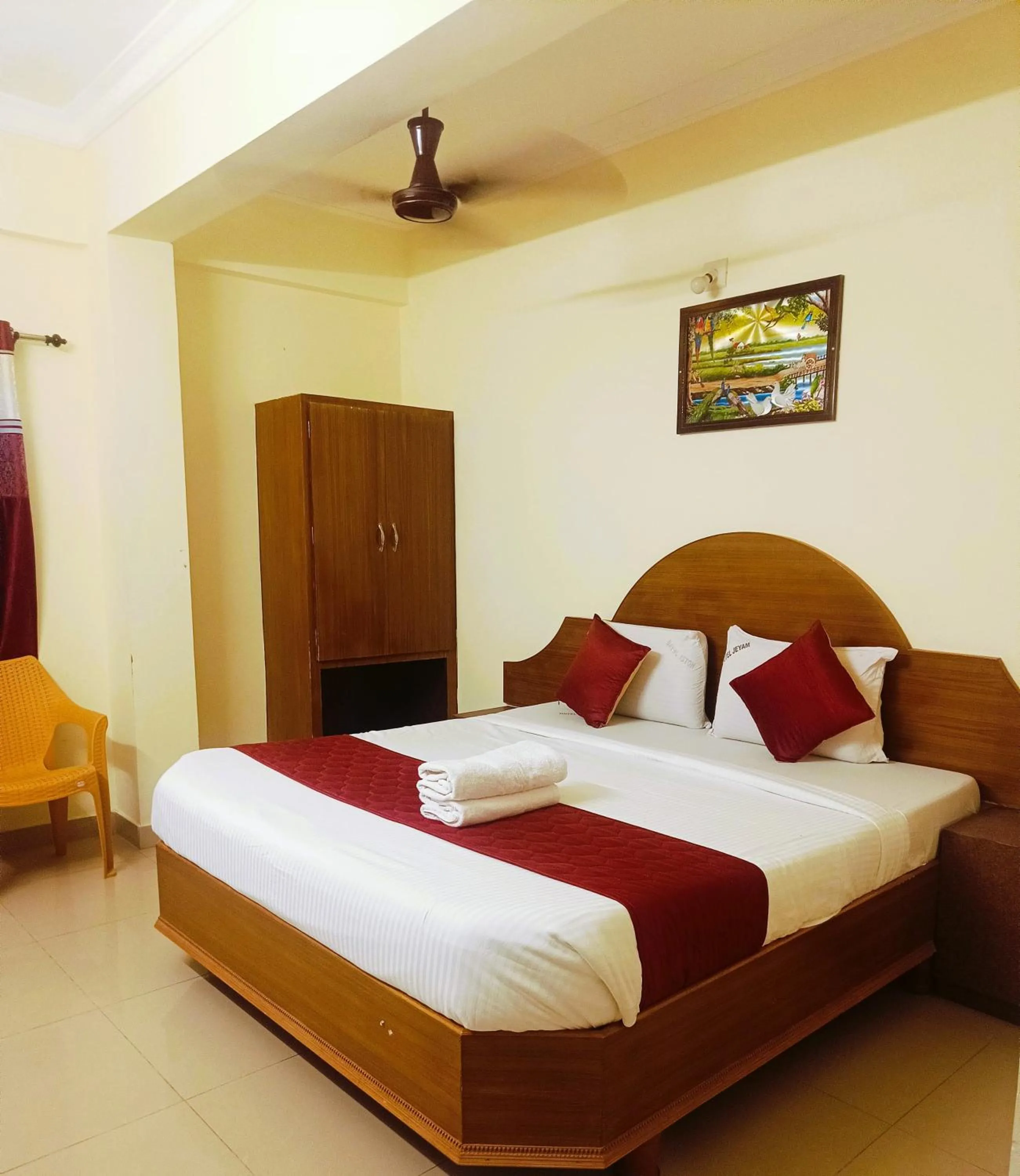 Bed in Hotel Jeyam