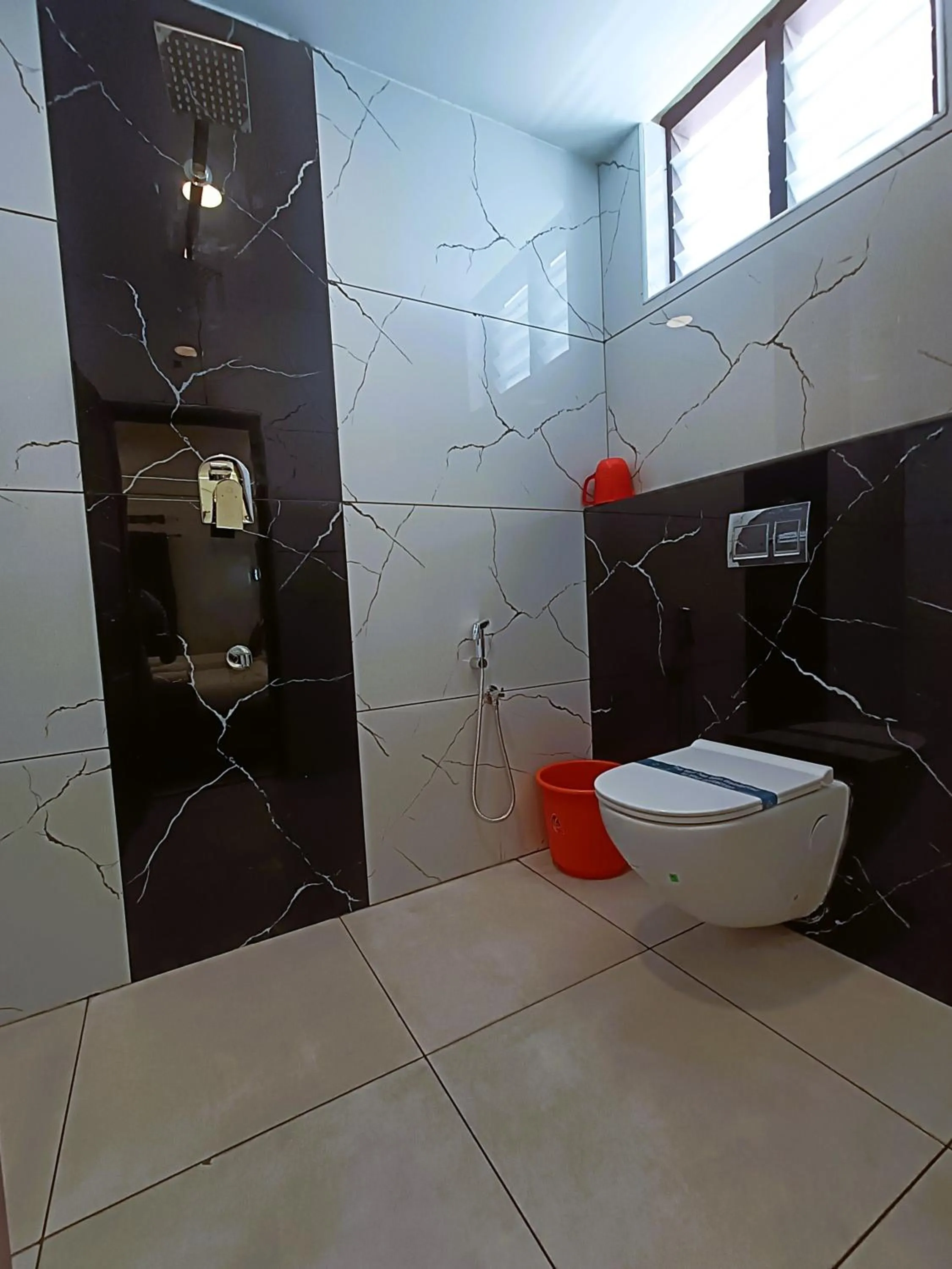 Bathroom in Hotel Jeyam