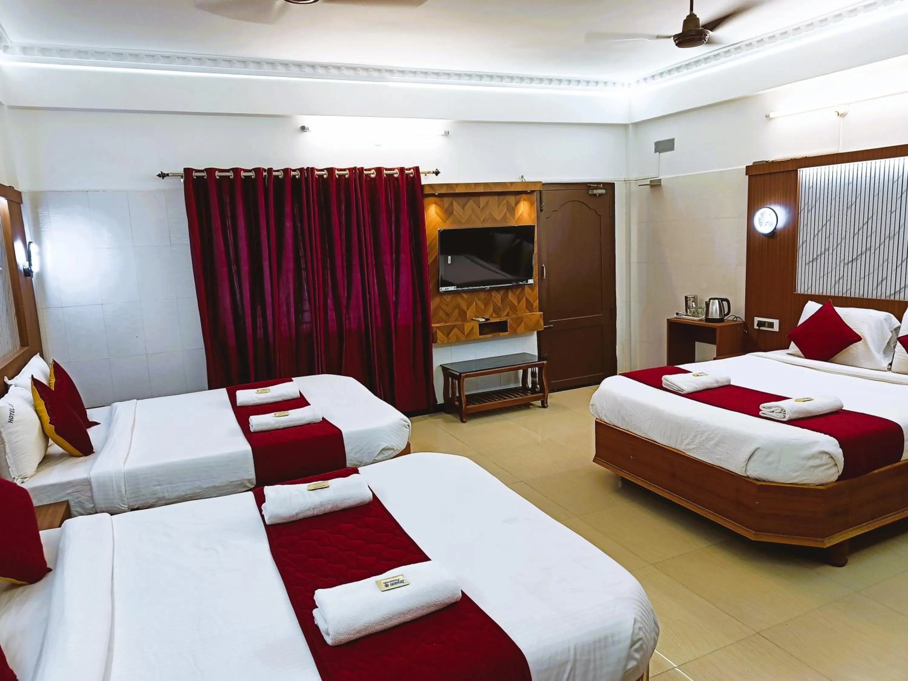 Photo of the whole room, Bed in Hotel Jeyam