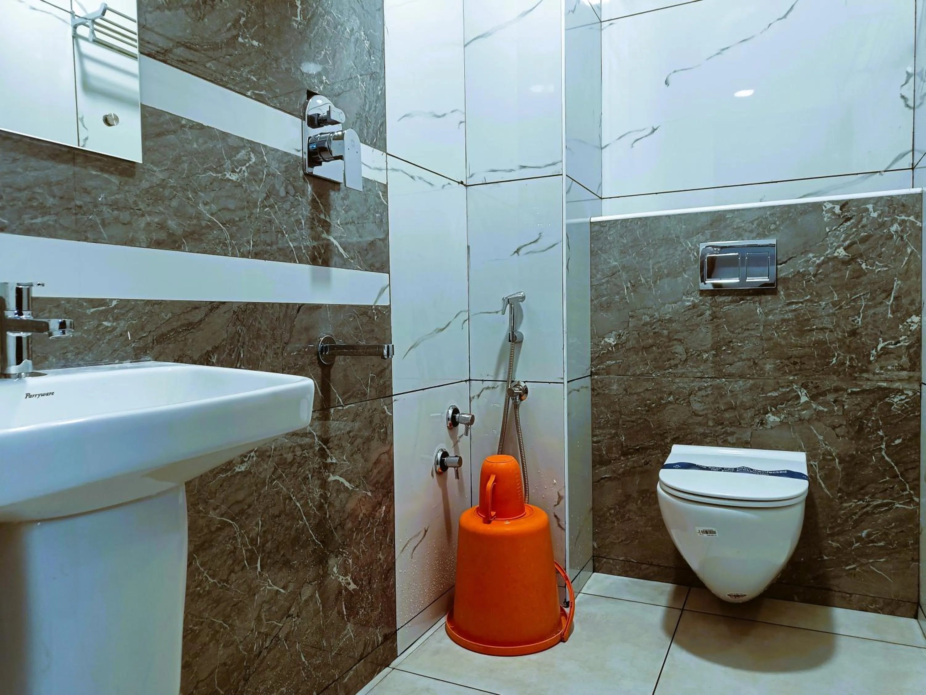 Bathroom in Hotel Jeyam
