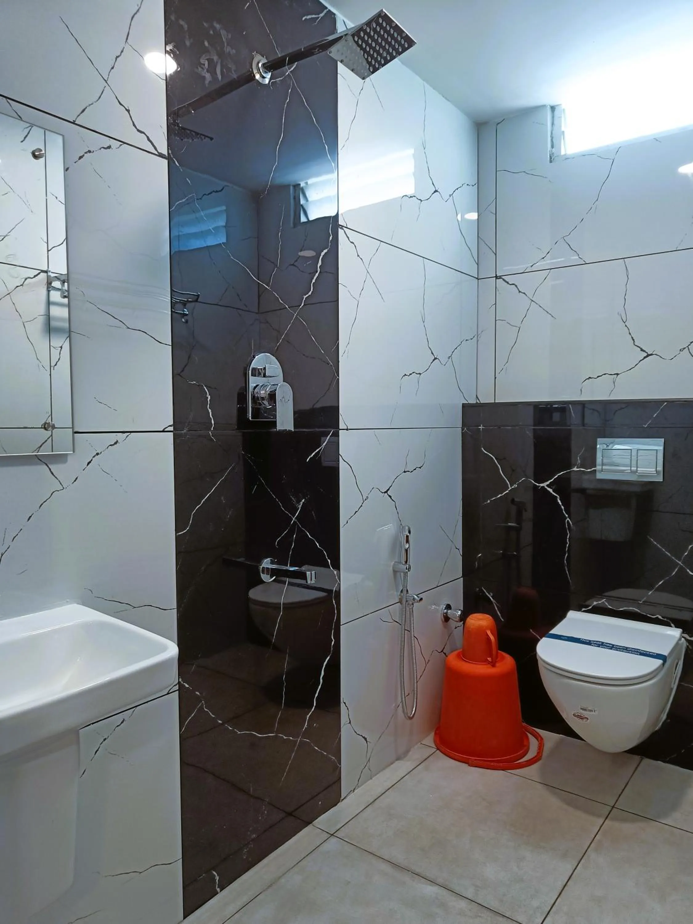 Bathroom in Hotel Jeyam