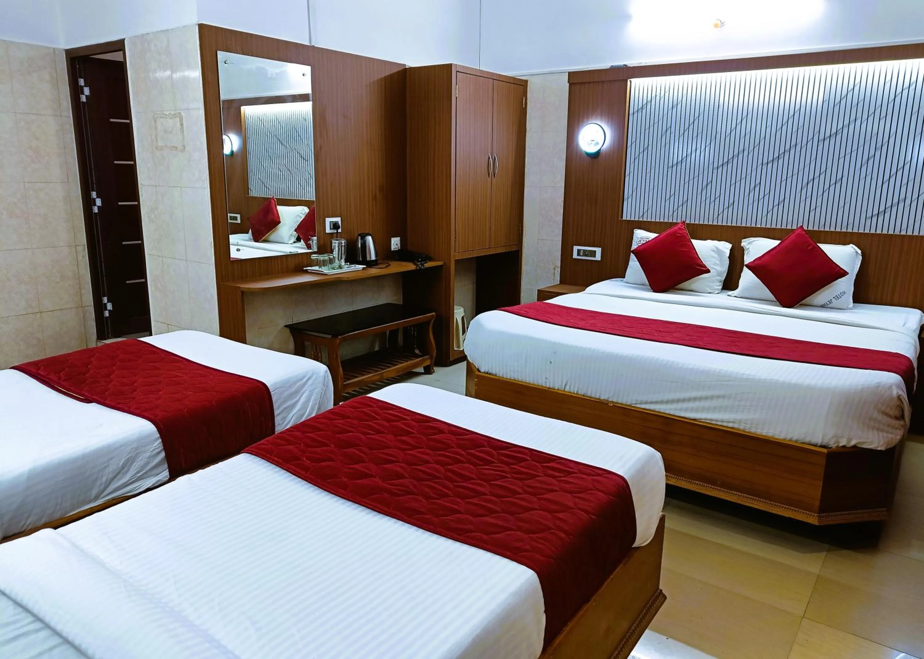 Photo of the whole room, Bed in Hotel Jeyam