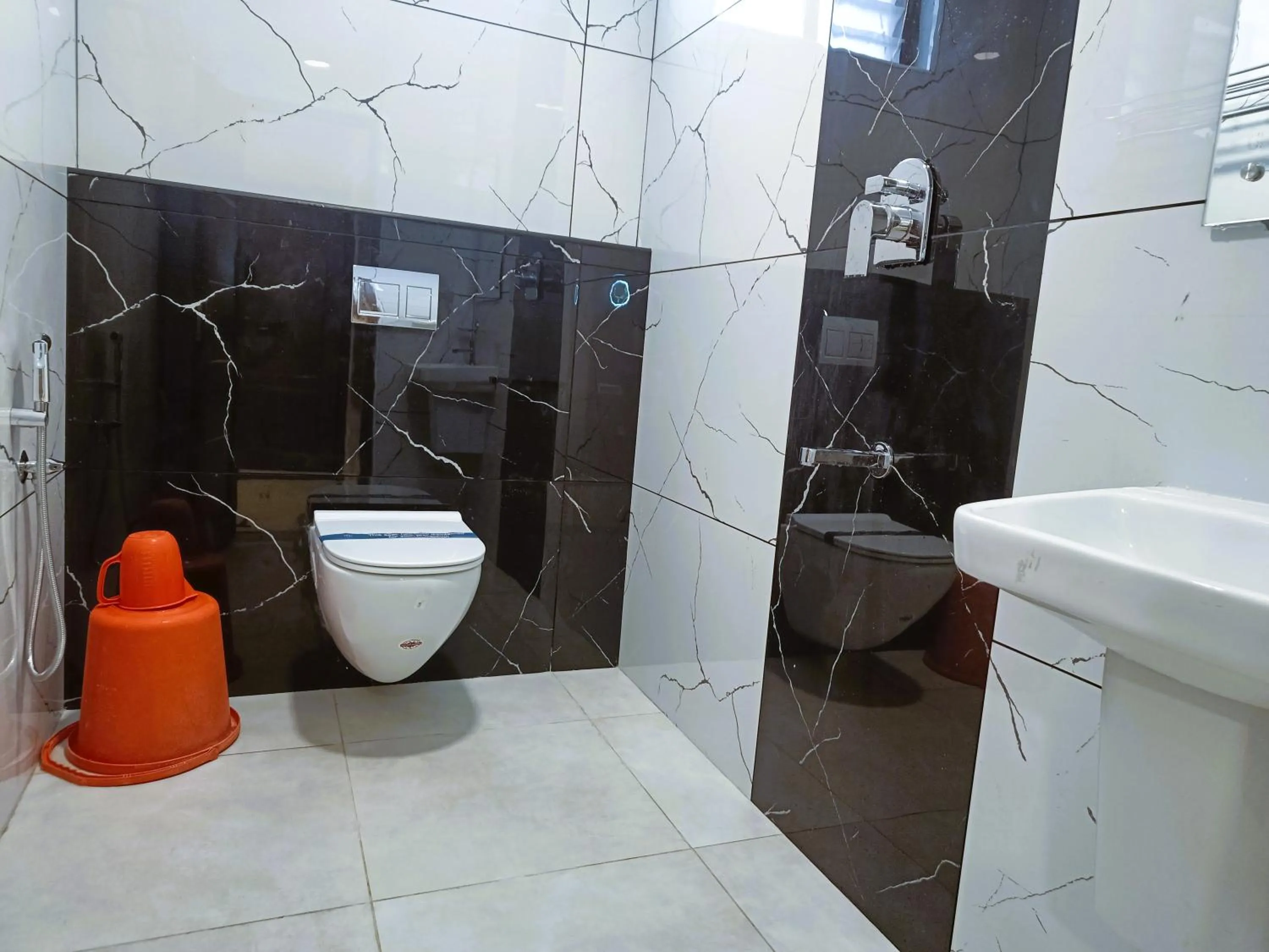 Bathroom in Hotel Jeyam