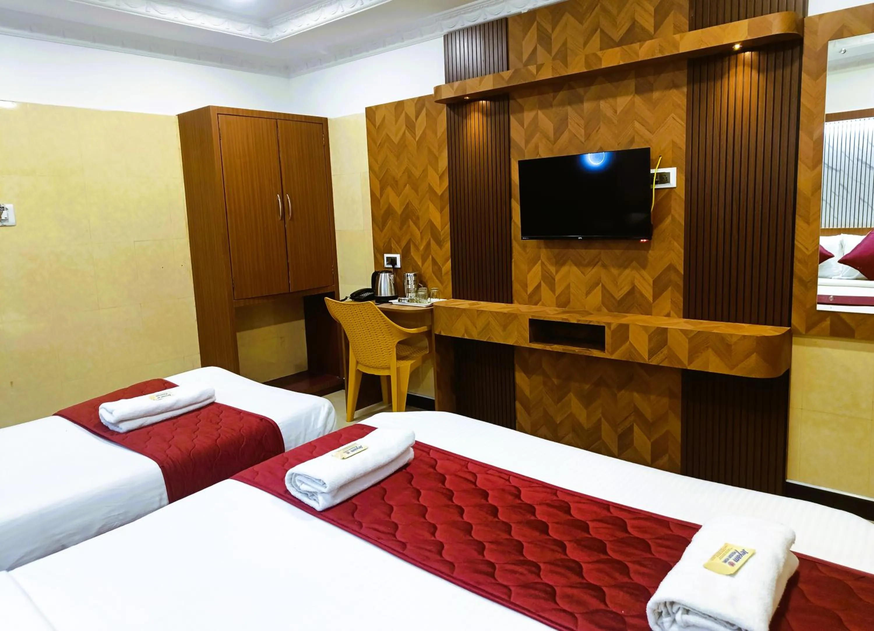 Photo of the whole room, Bed in Hotel Jeyam