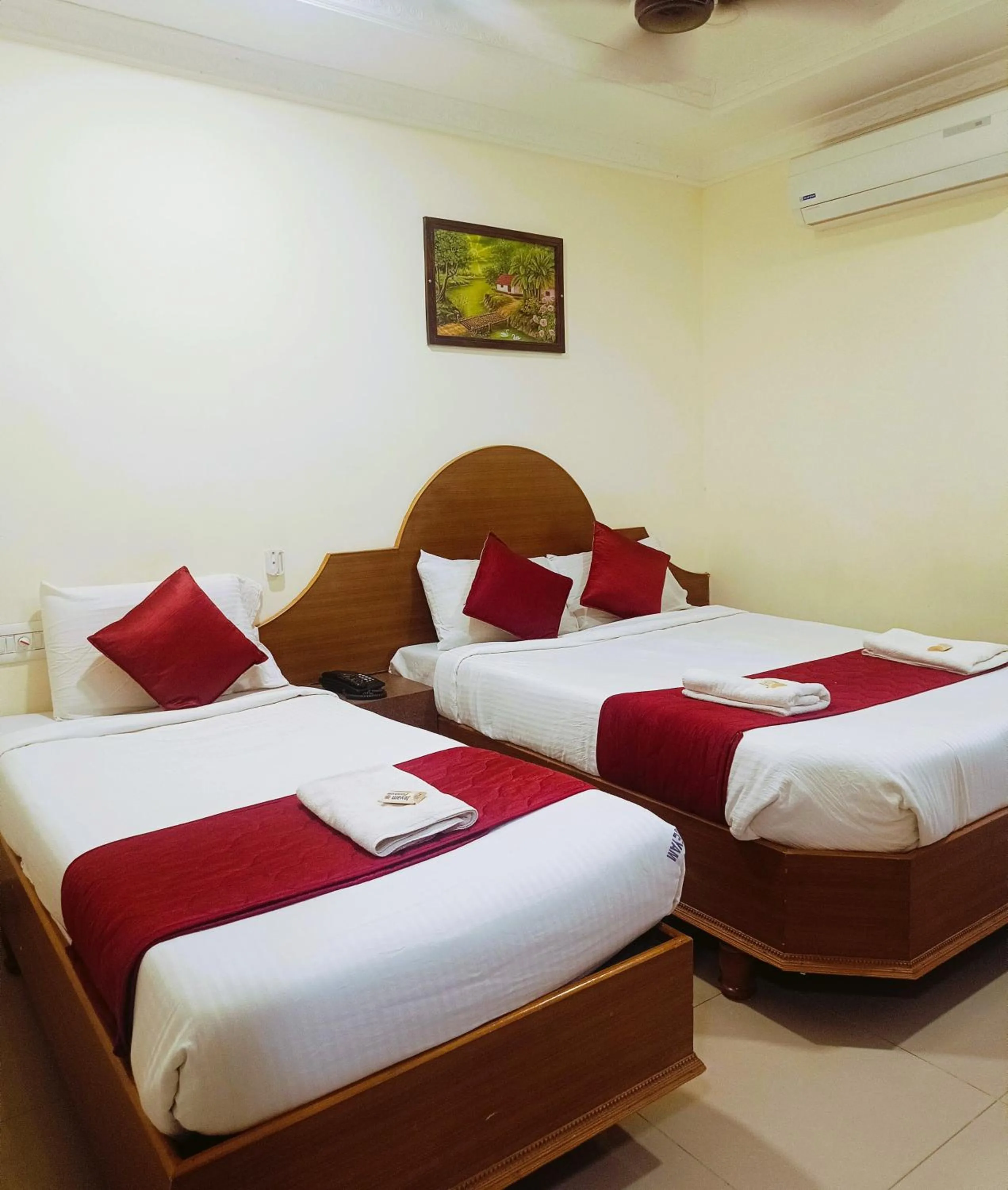 Photo of the whole room, Bed in Hotel Jeyam