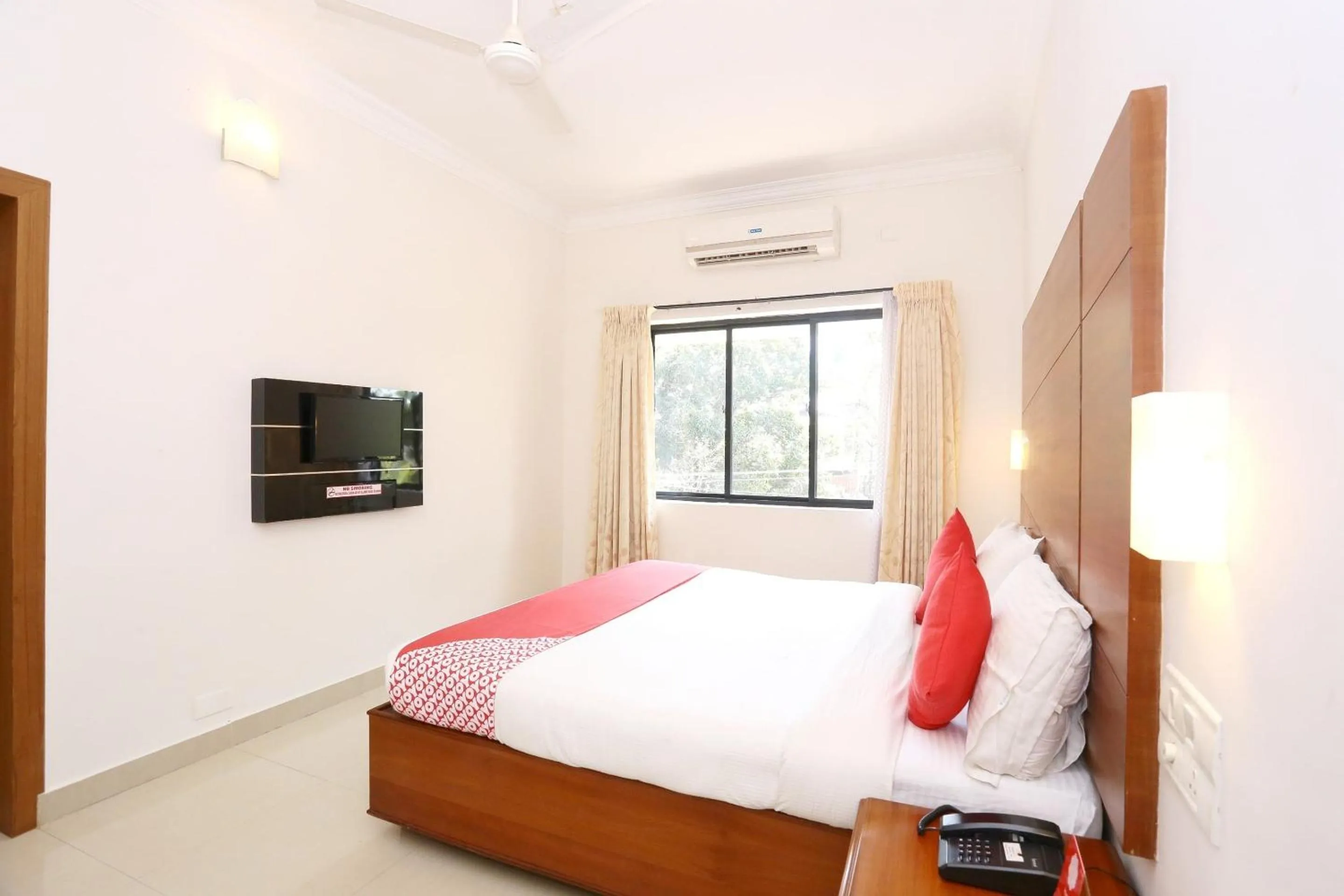 Bedroom, Bed in Townhouse Dona Castle