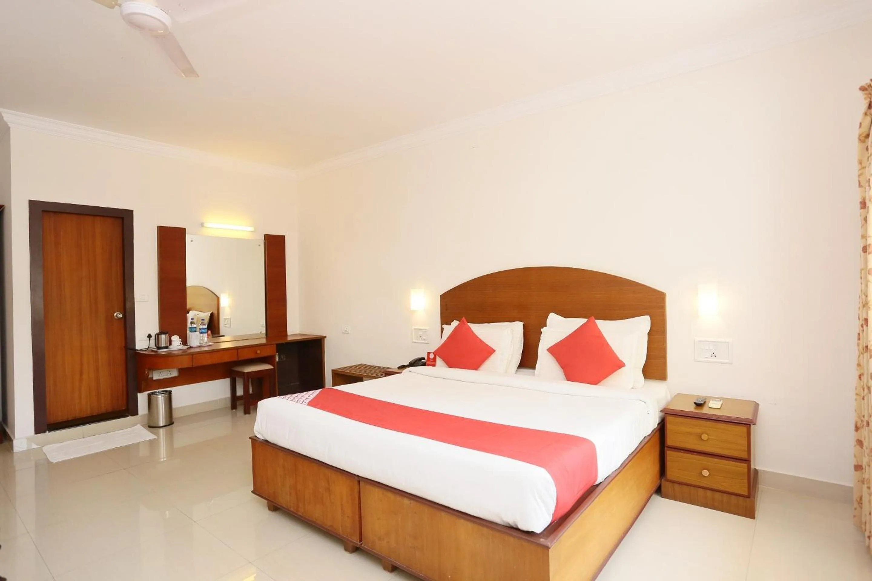 Bedroom, Bed in Townhouse Dona Castle