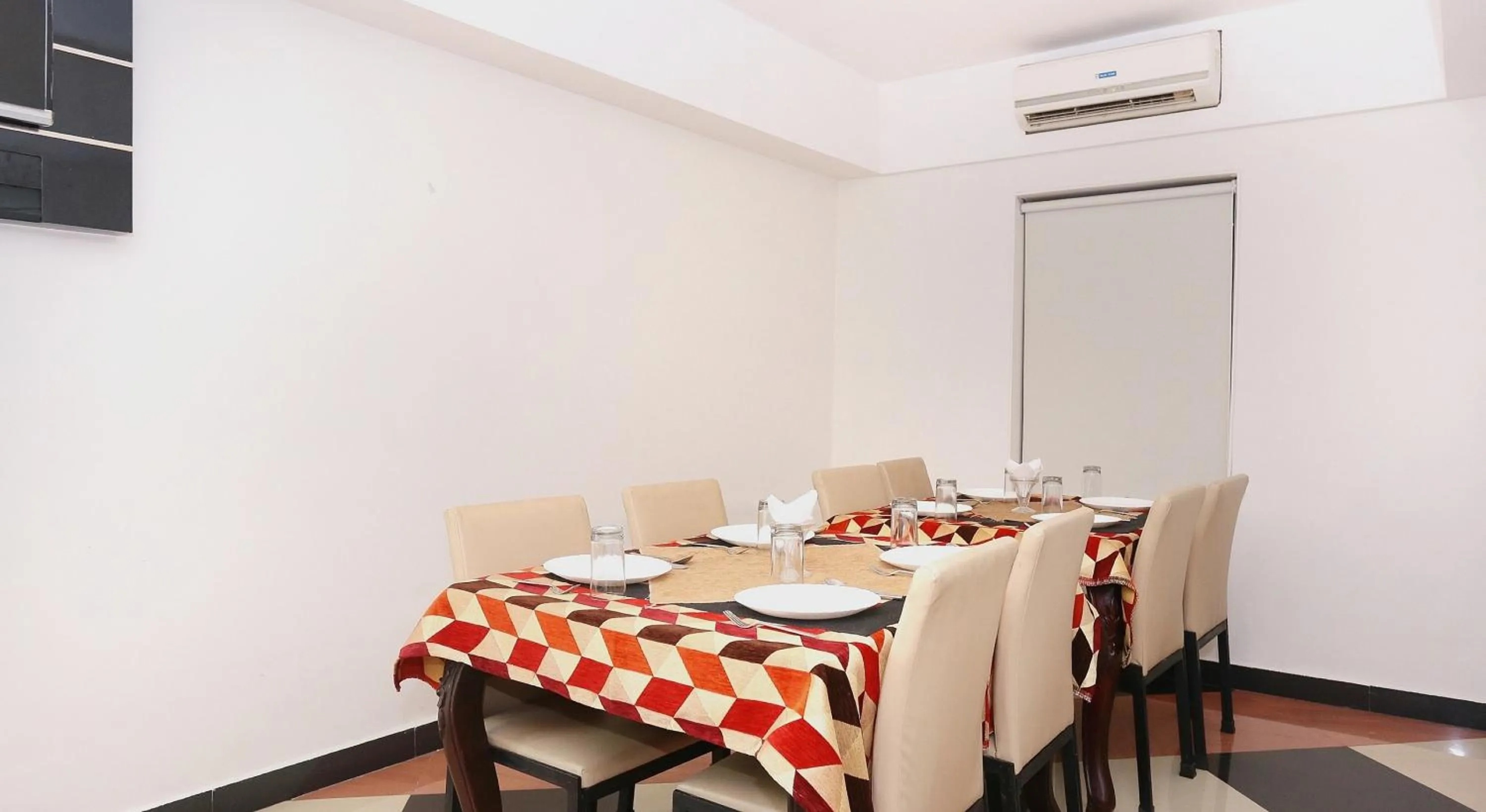 Restaurant/places to eat in Townhouse Dona Castle