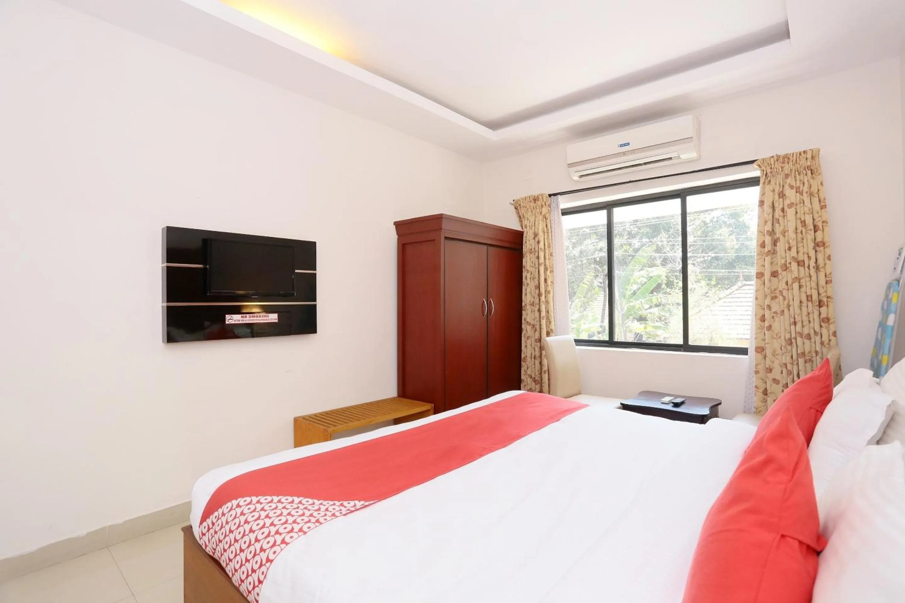 Bathroom, Bed in Townhouse Dona Castle