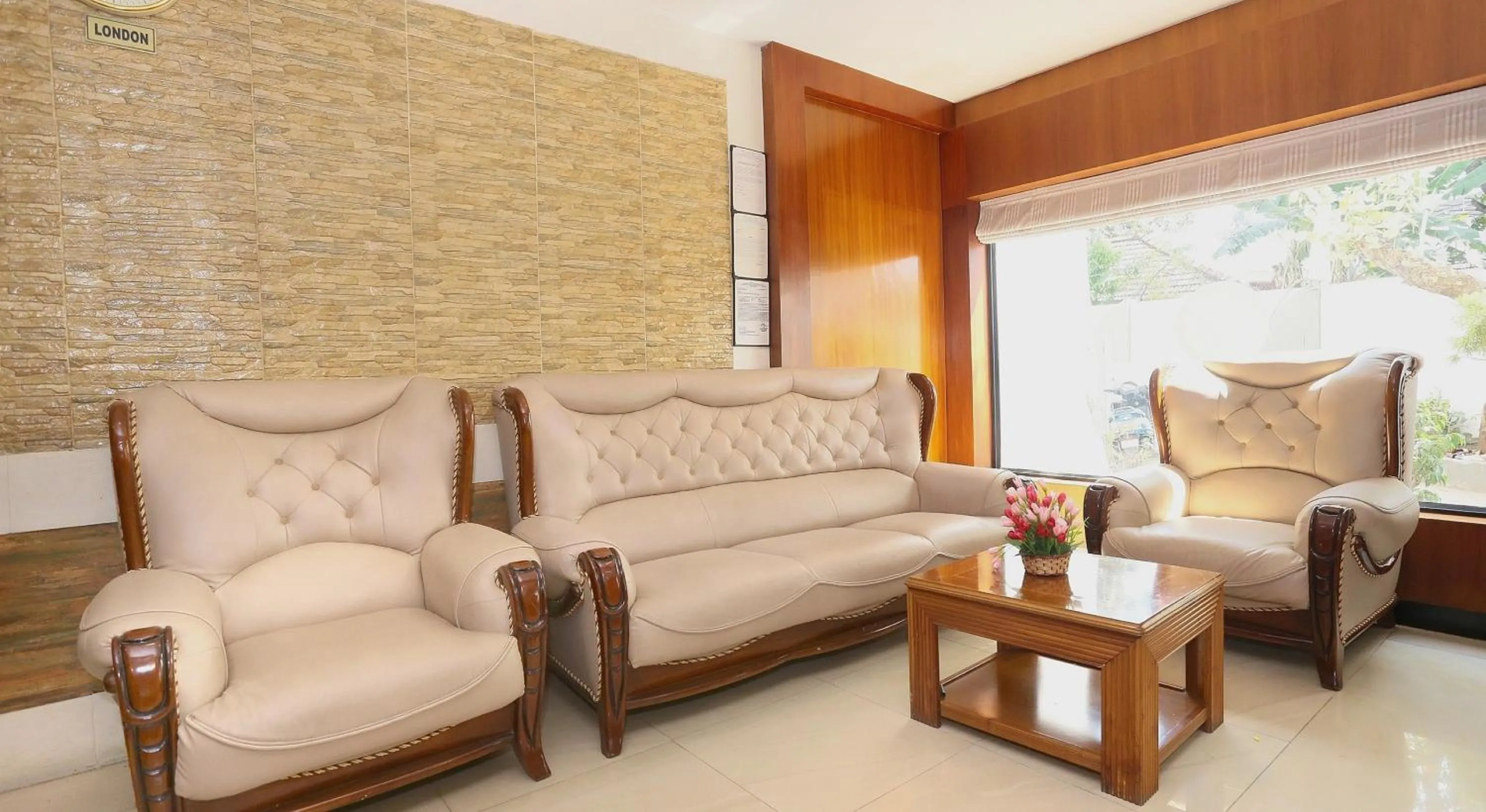 Lobby or reception in Townhouse Dona Castle