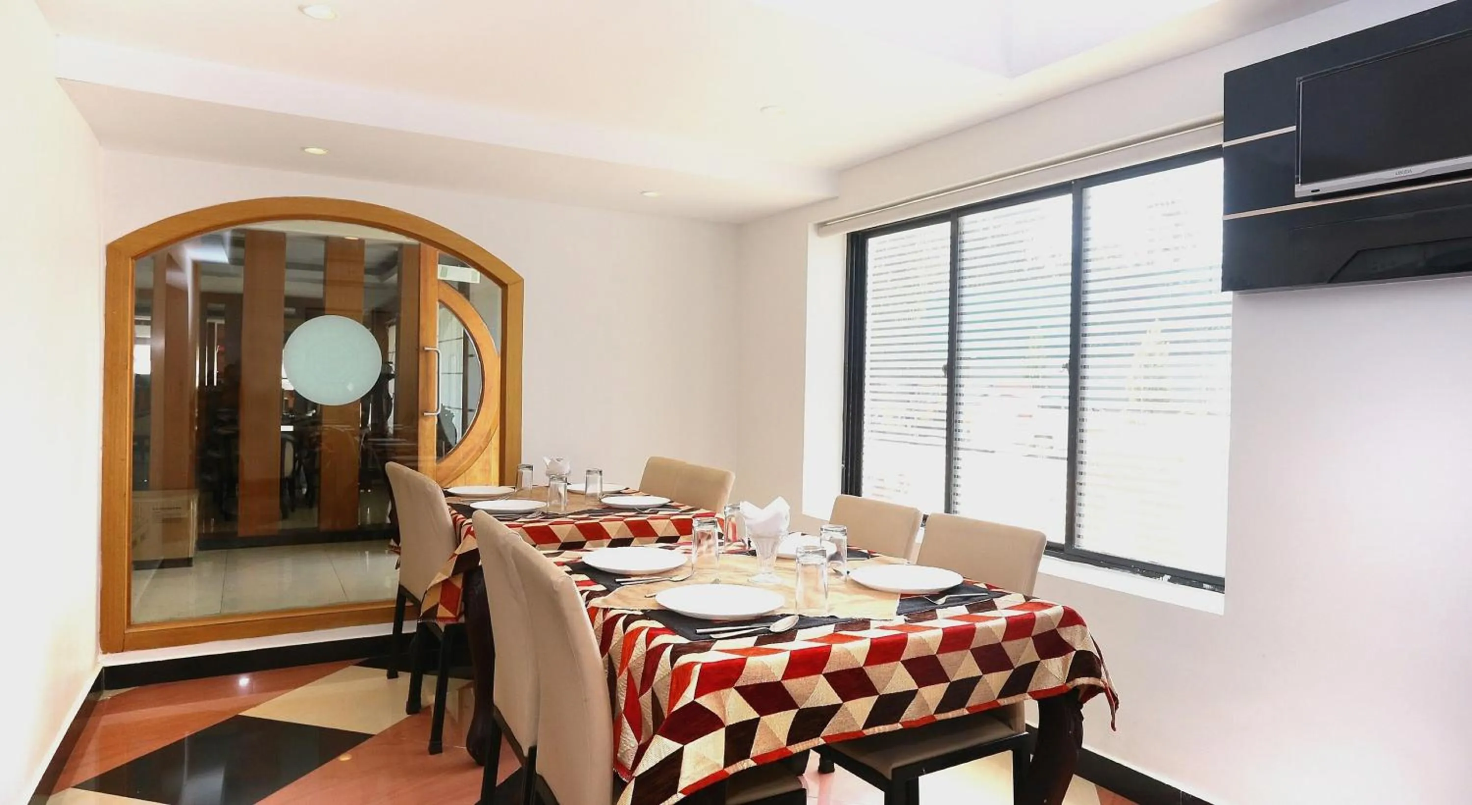 Restaurant/places to eat in Townhouse Dona Castle