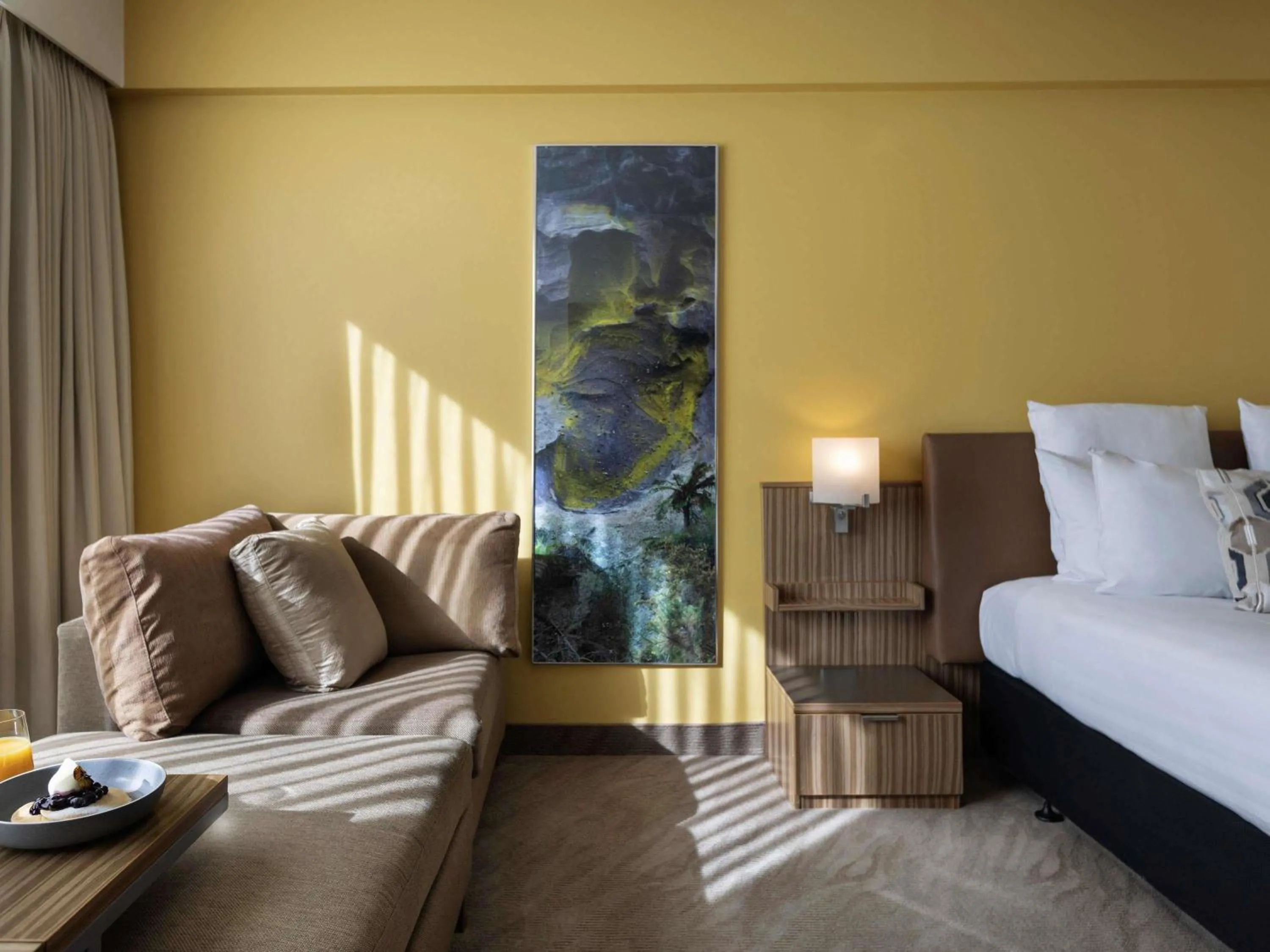 Bedroom, Bed in Novotel Auckland Ellerslie