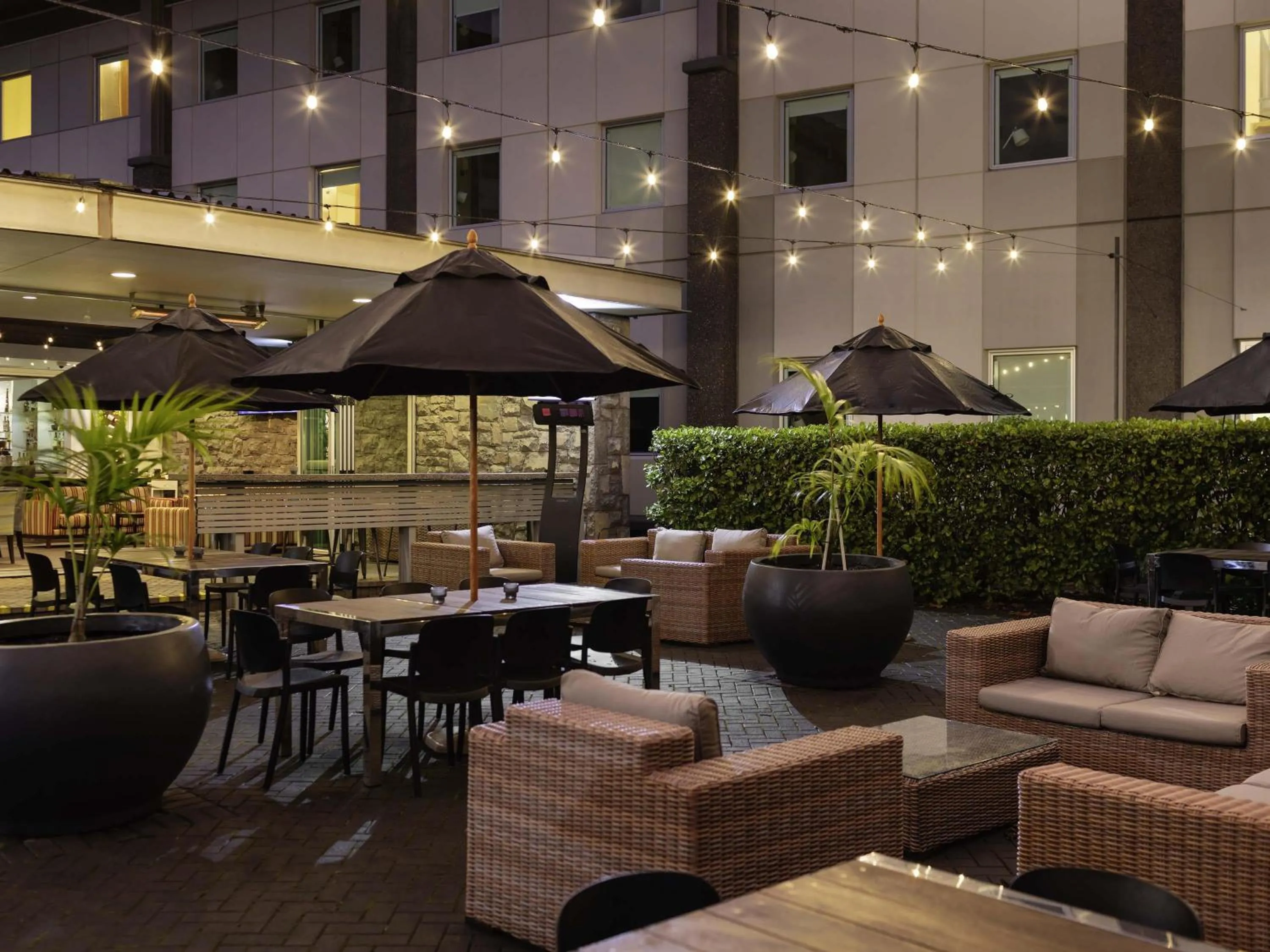 Lounge or bar in Novotel Auckland Ellerslie