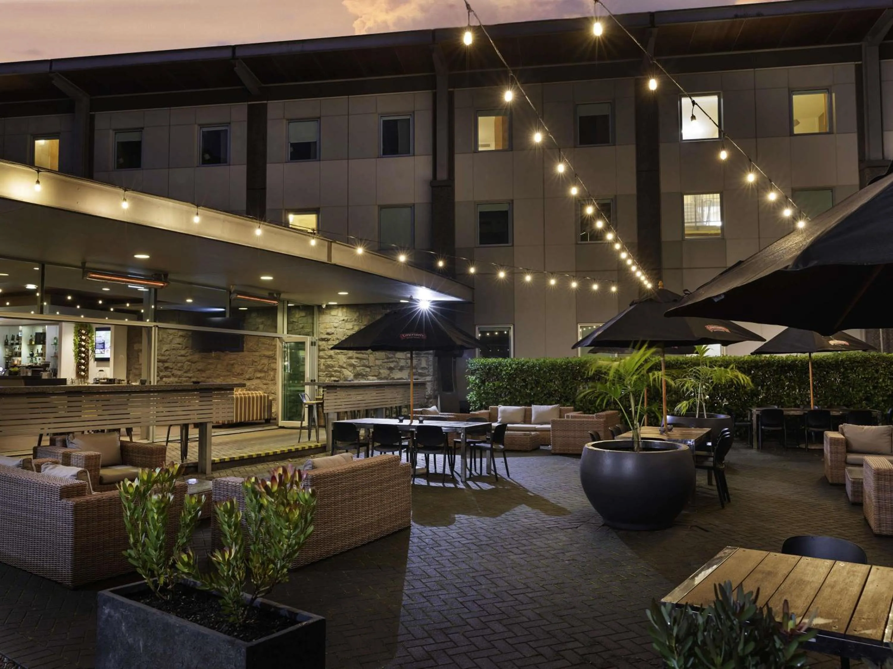 Lounge or bar in Novotel Auckland Ellerslie