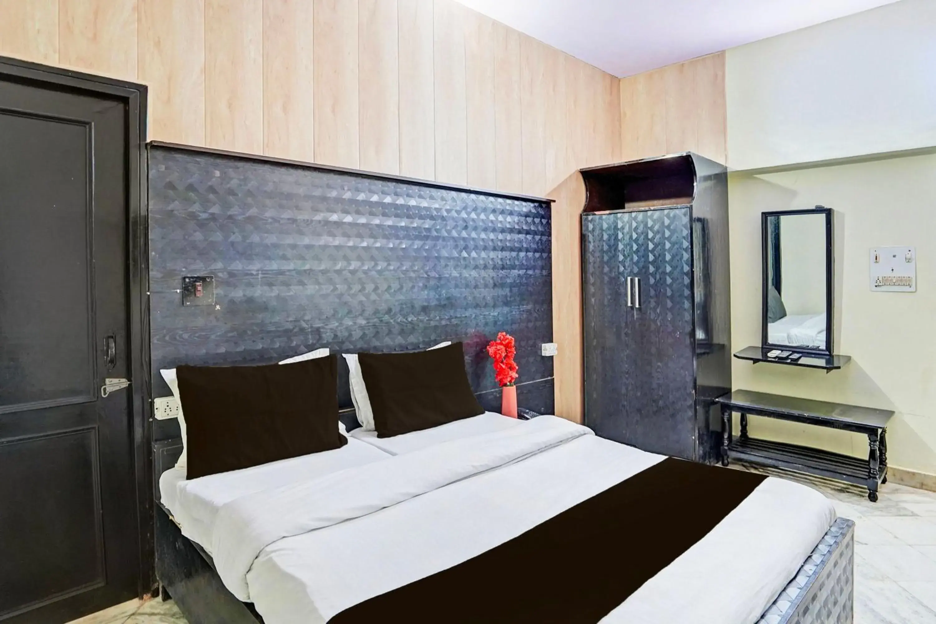 Bedroom, Bed in Super Collection O Mathura Near Railway Station Bedroom, Bed in Super Collection O Mathura Near Railway Station