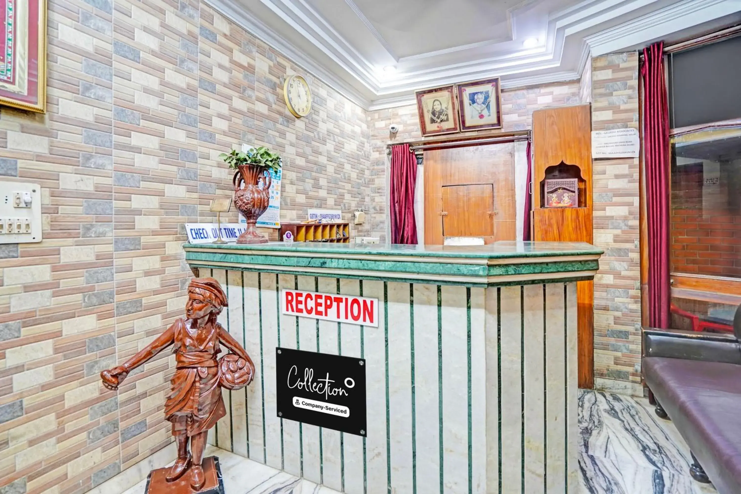 Lobby or reception in Super Collection O Mathura Near Railway Station Lobby or reception in Super Collection O Mathura Near Railway Station