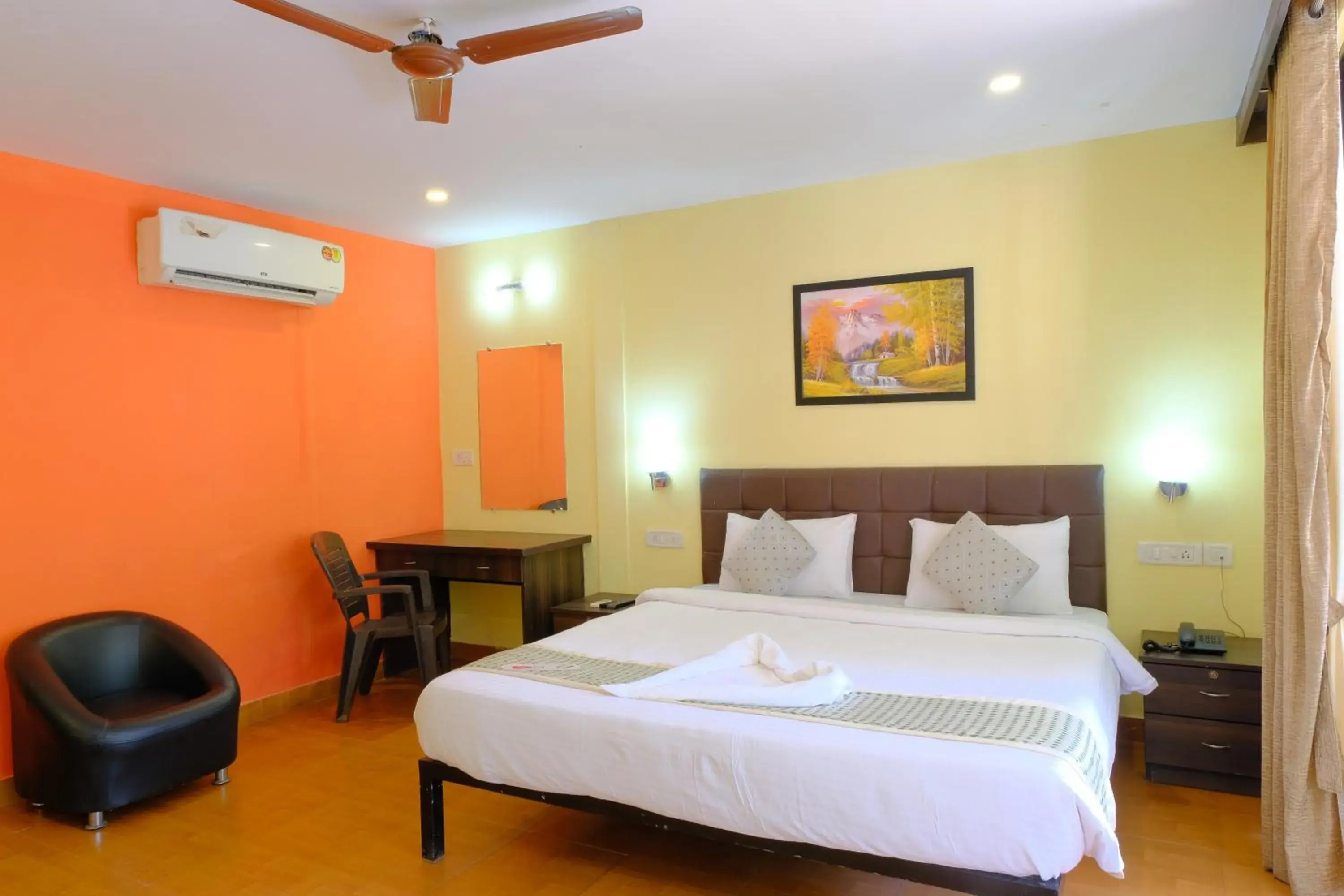 Photo of the whole room, Bed in The Byke Royal Pearl Anjuna Photo of the whole room, Bed in The Byke Royal Pearl Anjuna