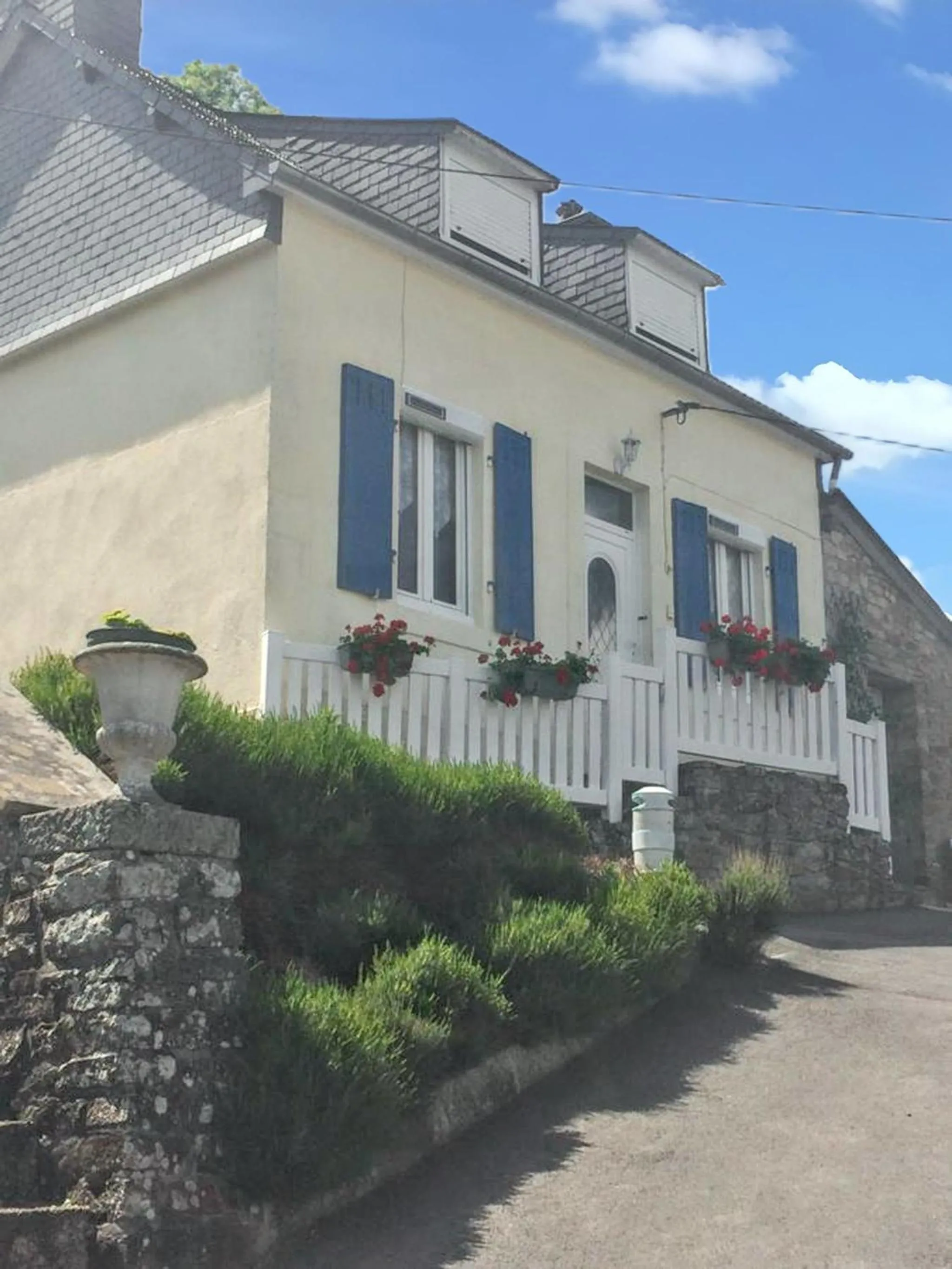 Maison confortable à Châteaulin avec jardin et terrasse.