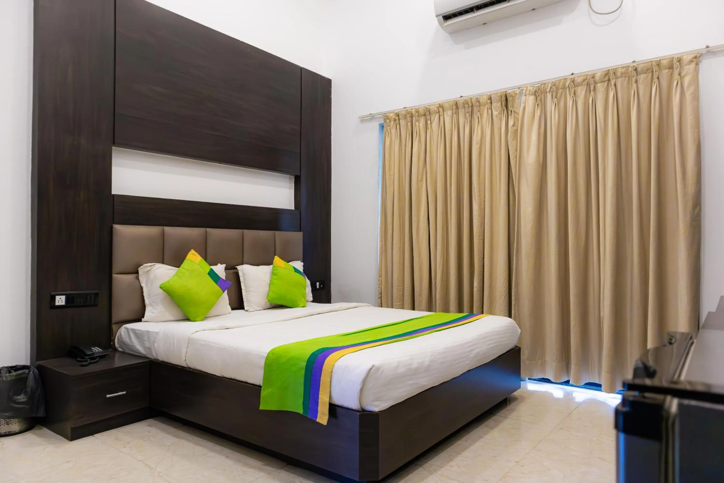 Bed in Treebo The Blue Roof