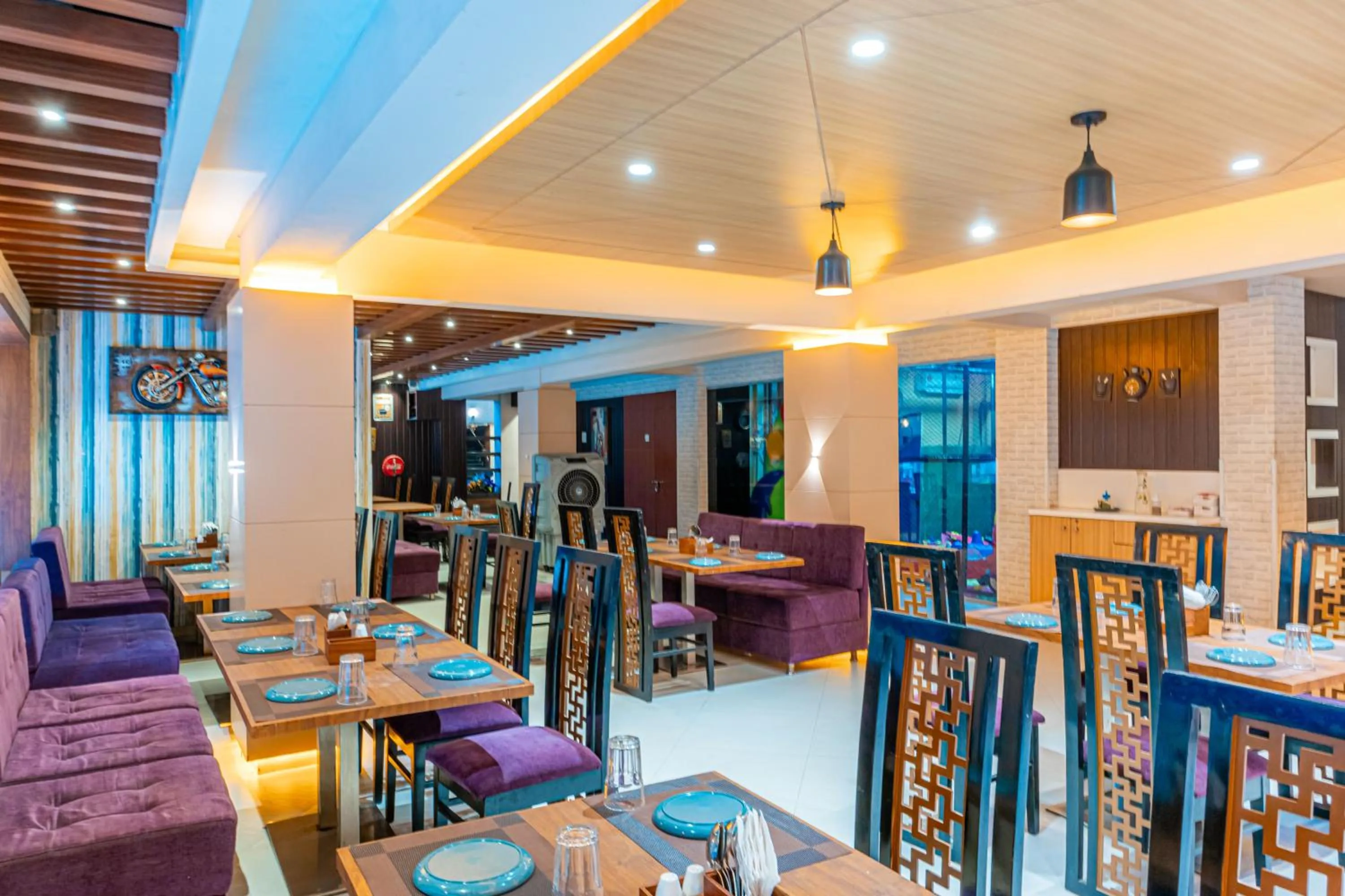 Restaurant/places to eat in Treebo The Blue Roof