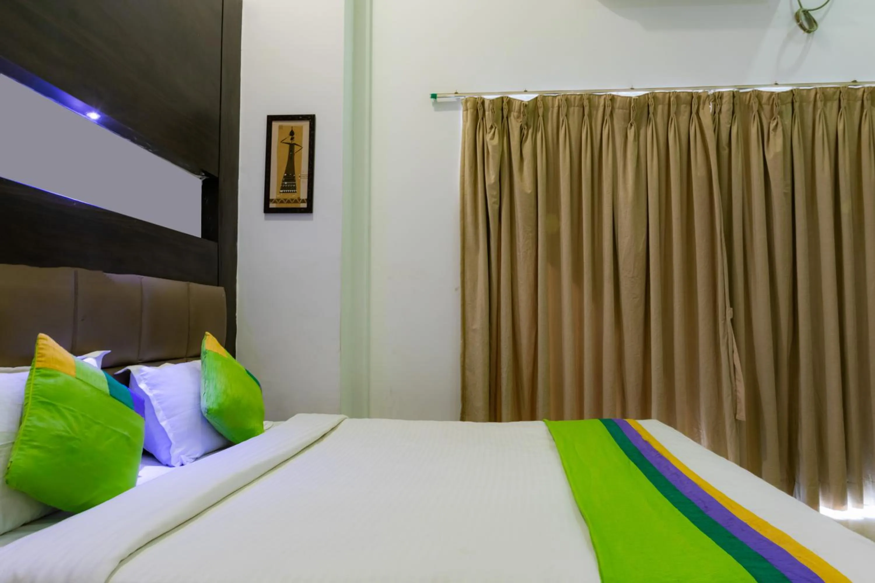 Bed in Treebo The Blue Roof