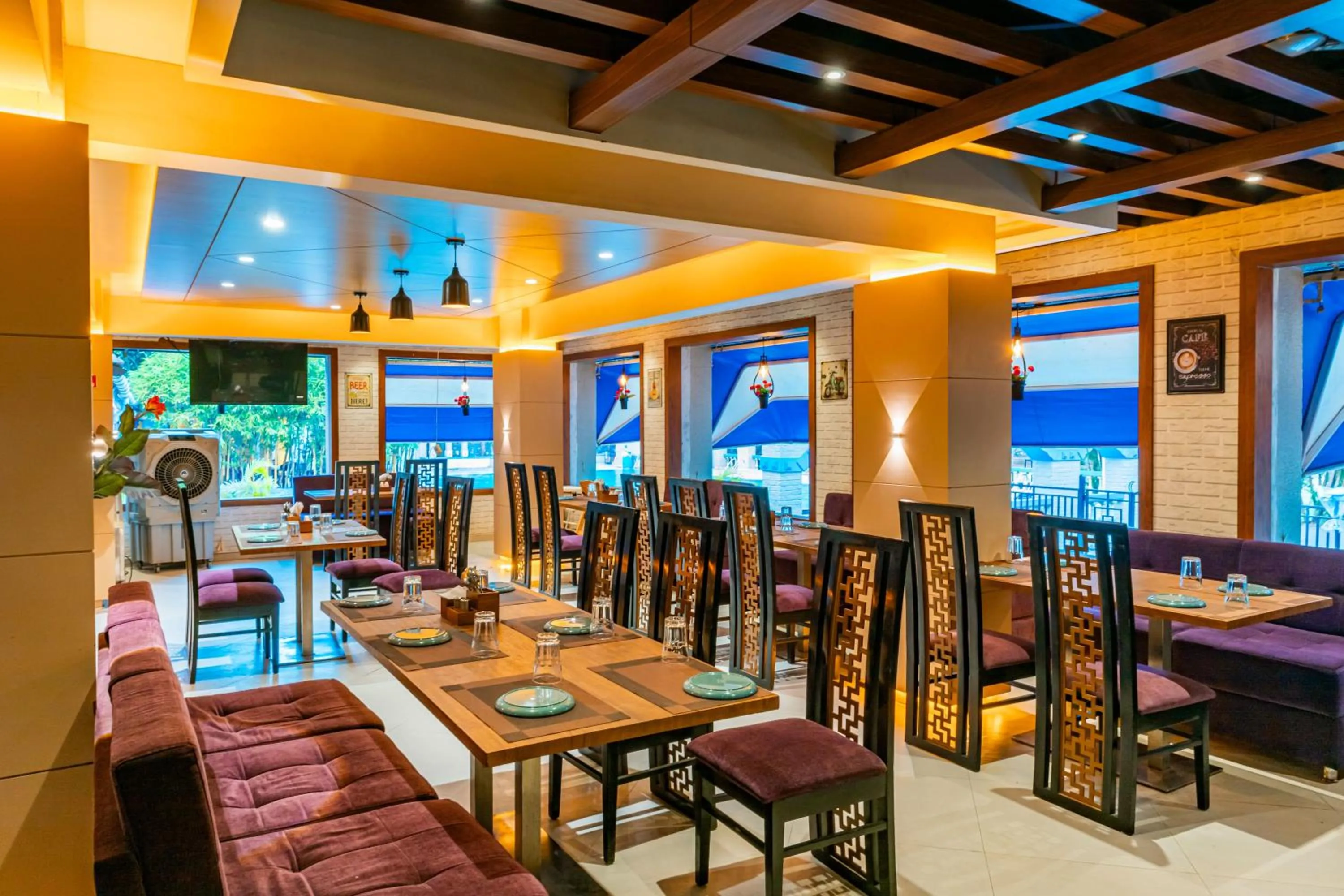 Restaurant/places to eat in Treebo The Blue Roof