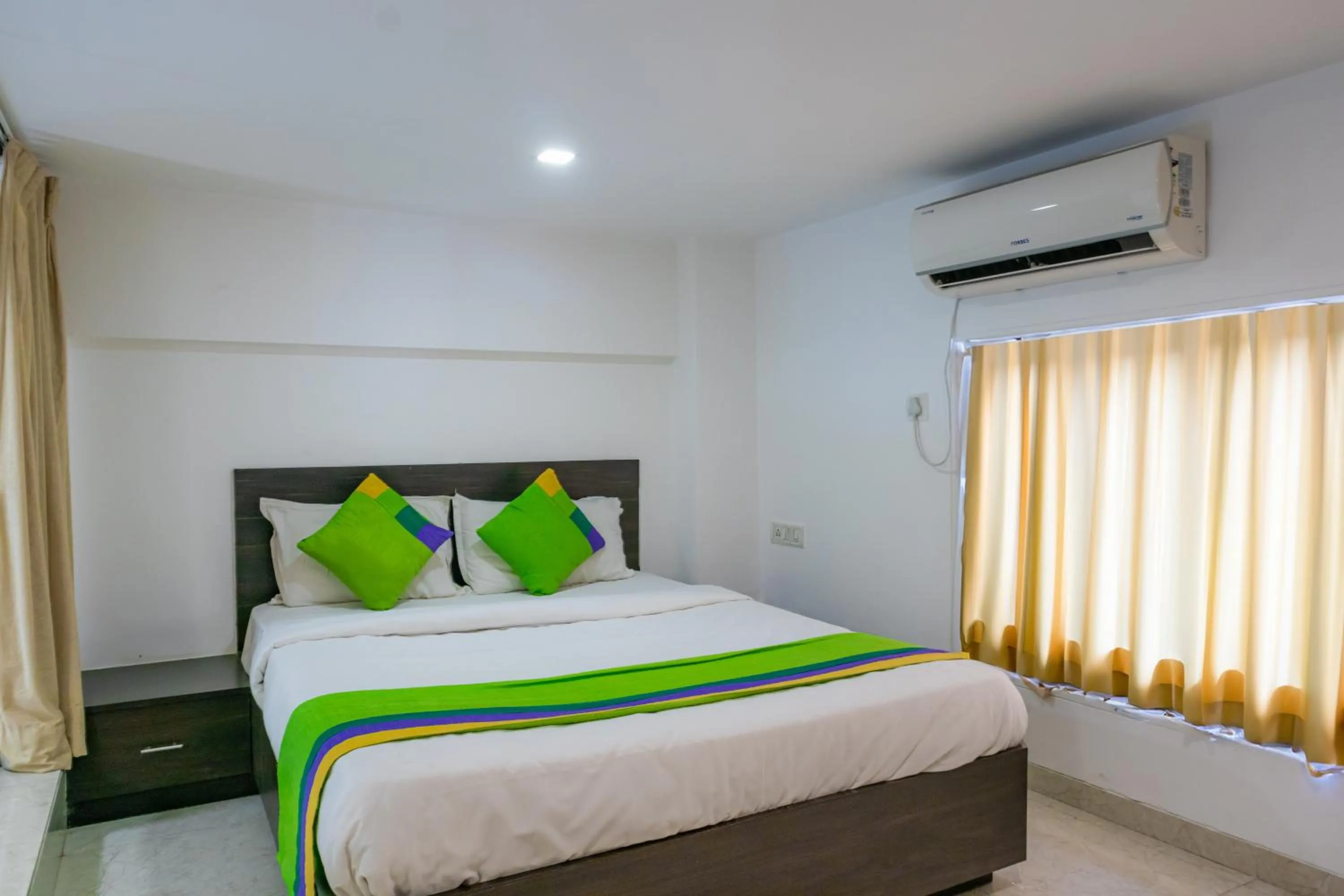 Bed in Treebo The Blue Roof